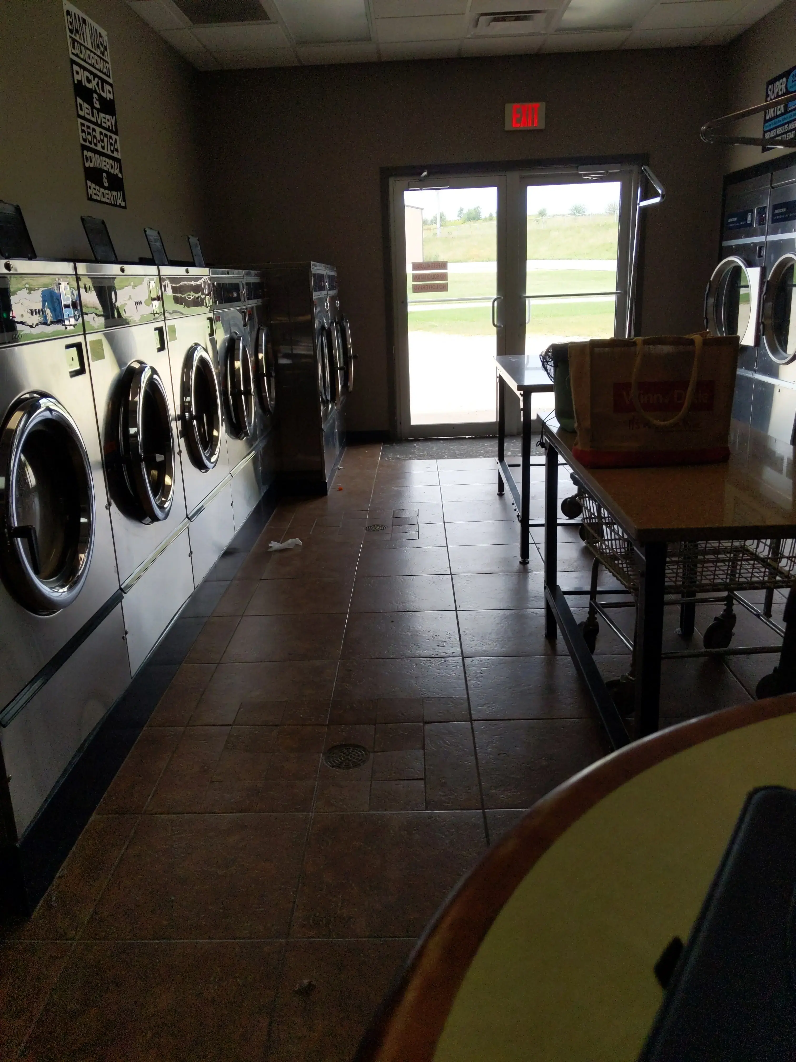 Giant Laundromat (Whitewater Laundromat) thumbnail 4