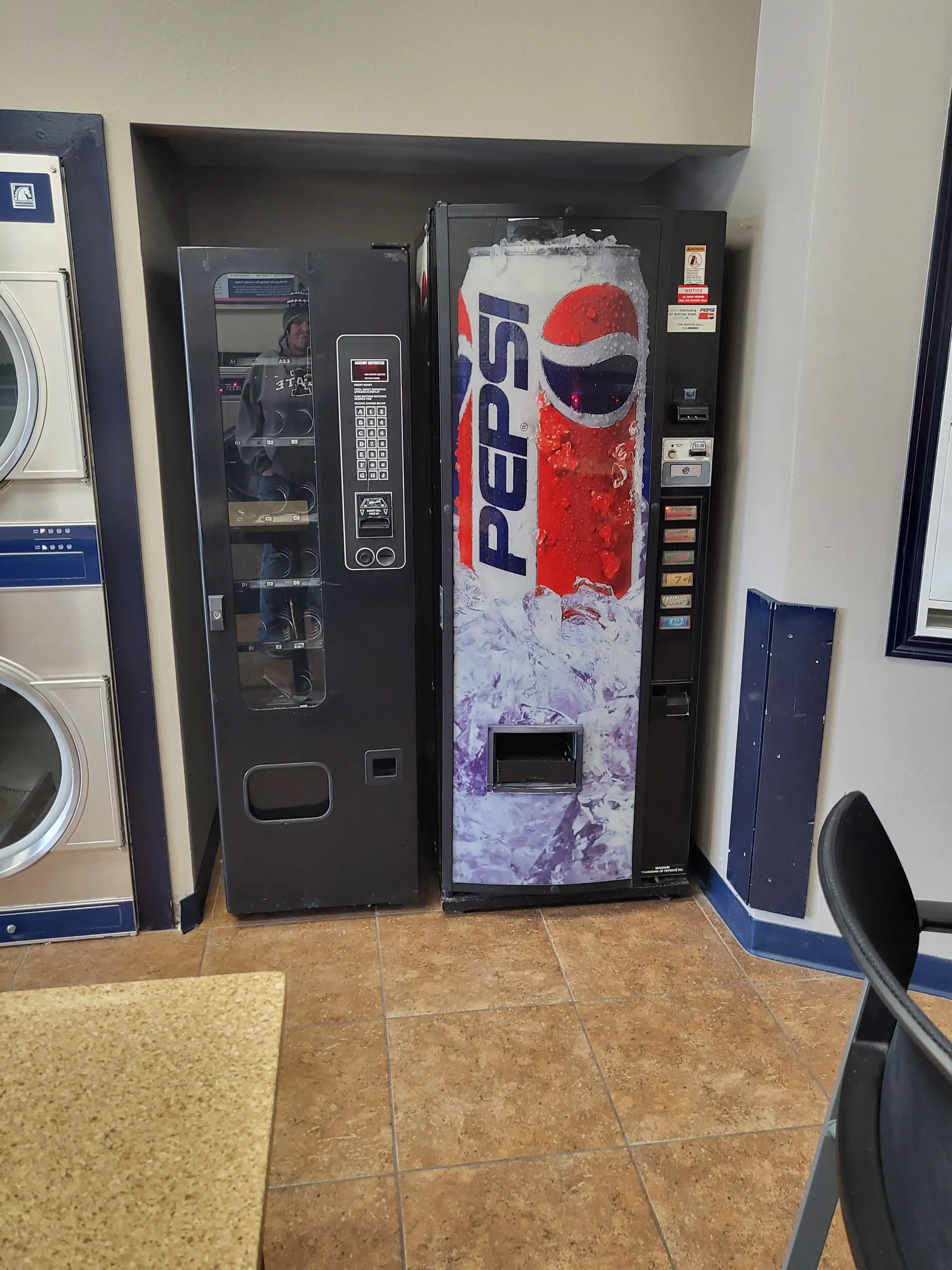 Giant Laundromat (Whitewater Laundromat) thumbnail 3