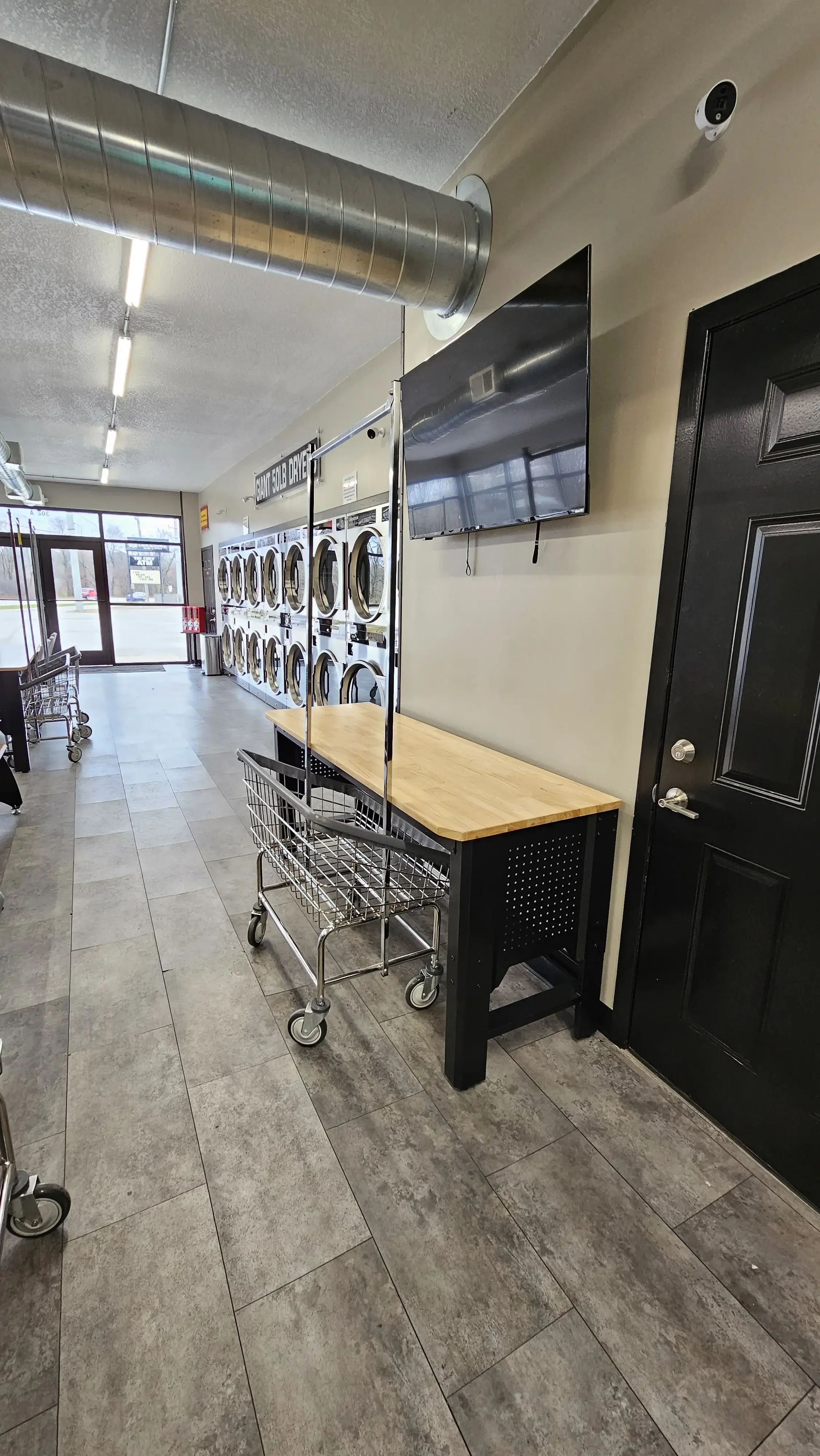Giant Laundromats (Colona) - Image 17