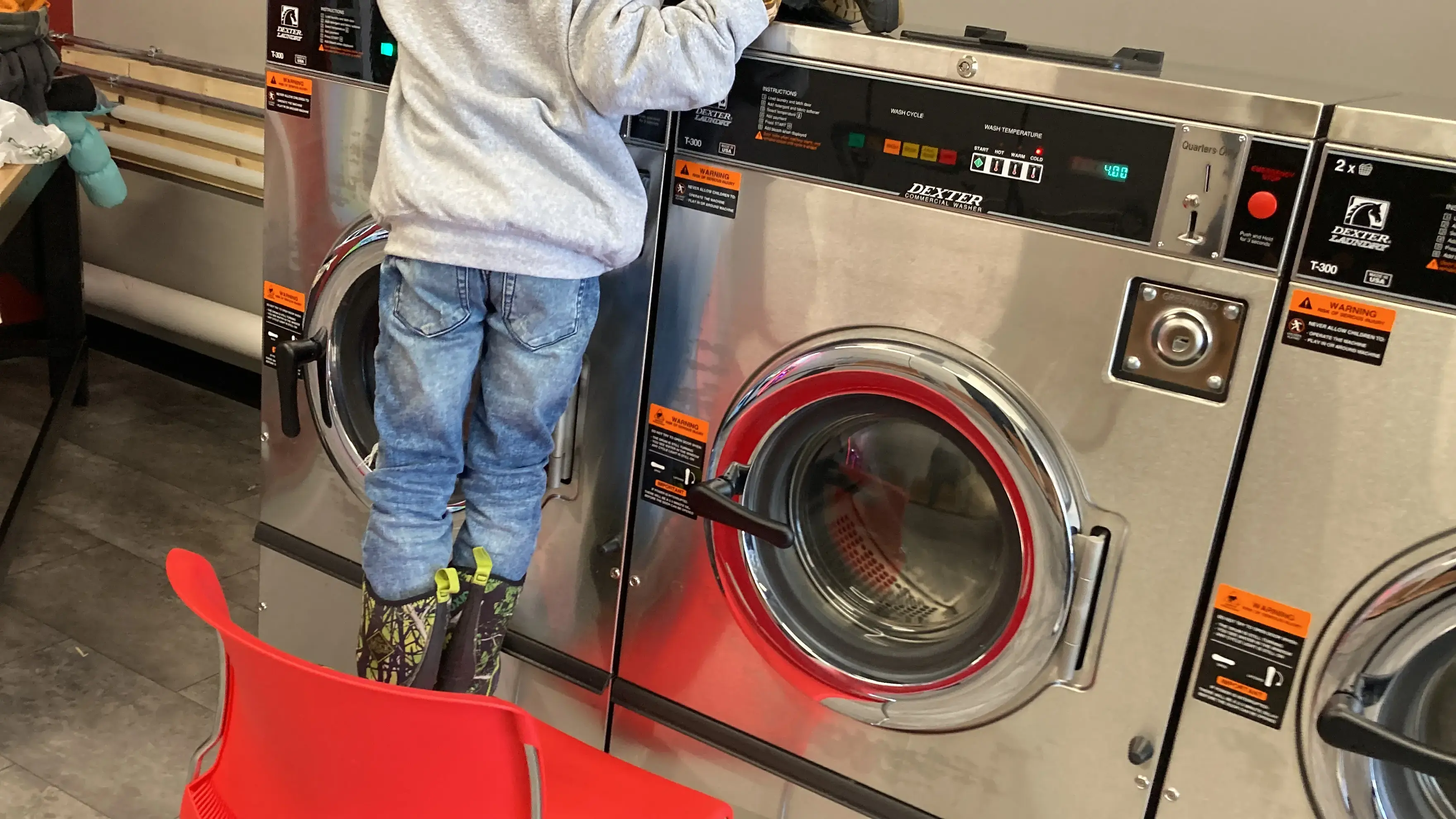 Giant Laundromats (Colona) thumbnail 6