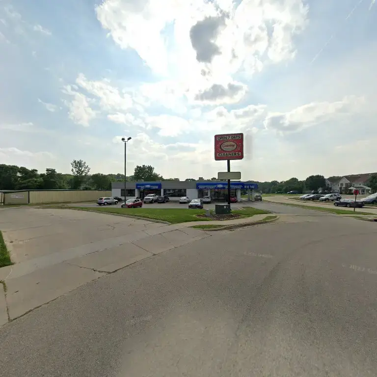 Giant Laundromats (Courtesy Cleaners) thumbnail 9