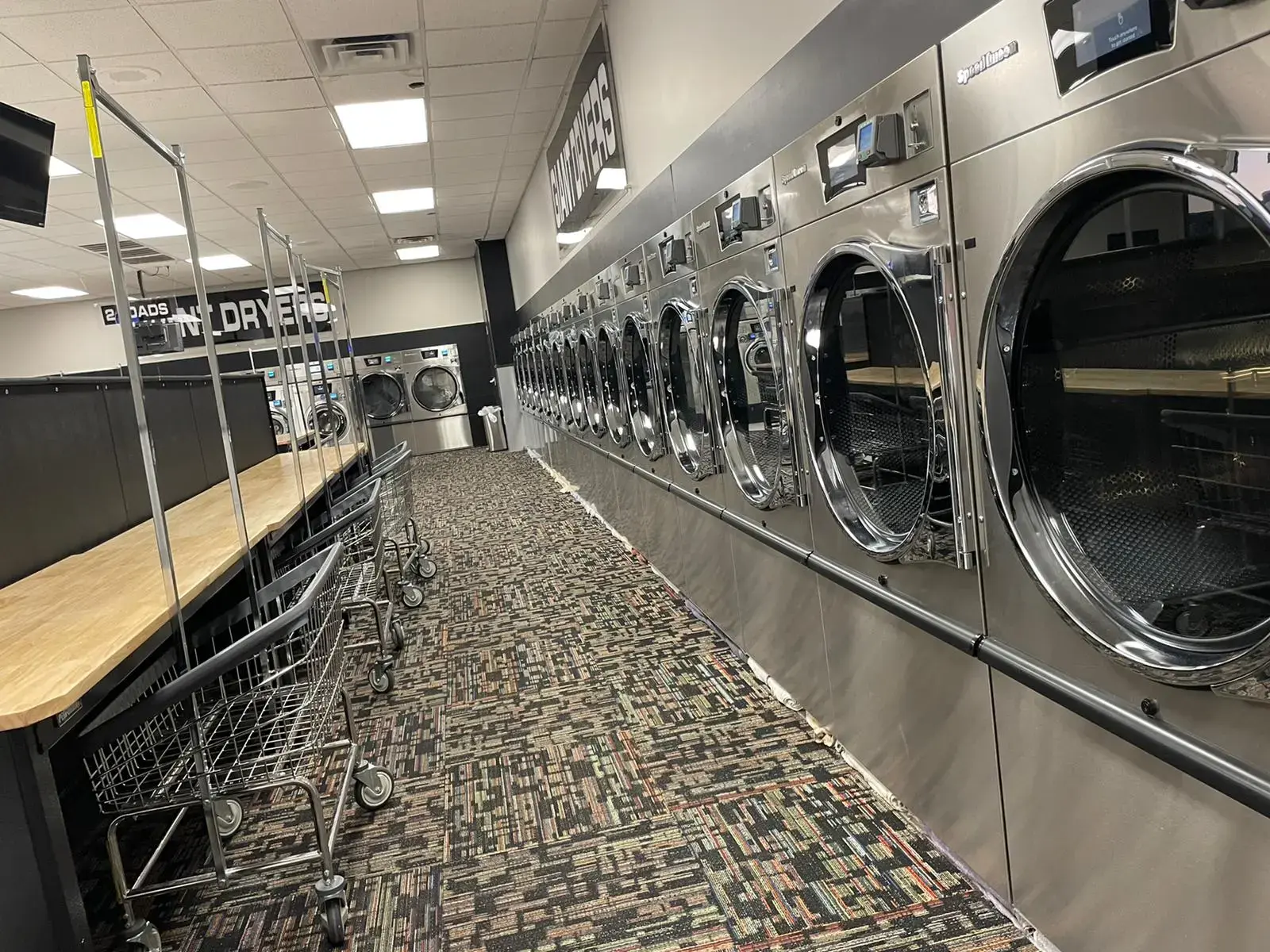 Giant Laundromats (Courtesy Cleaners) thumbnail 8