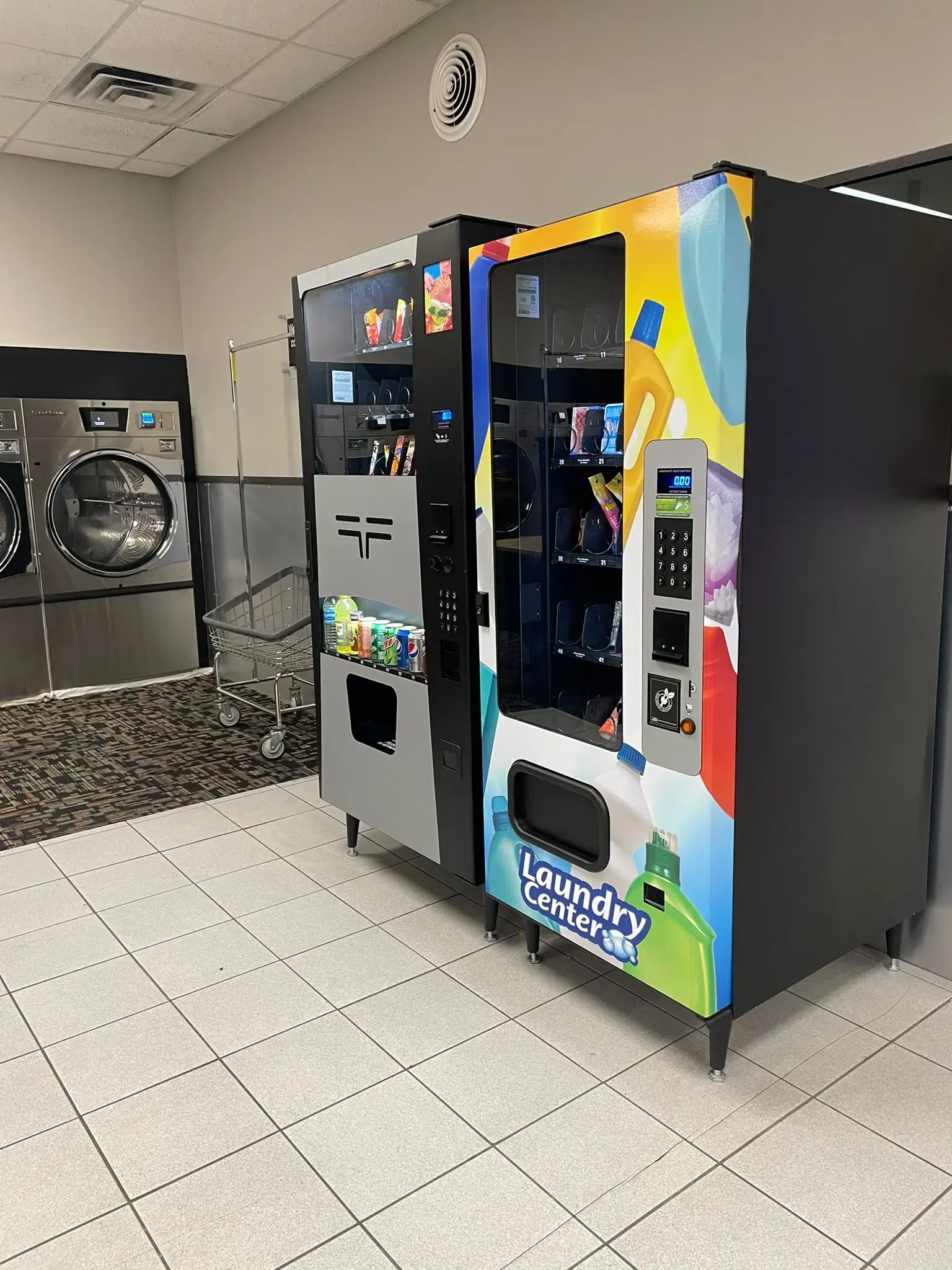 Giant Laundromats (Courtesy Cleaners) - Image 6