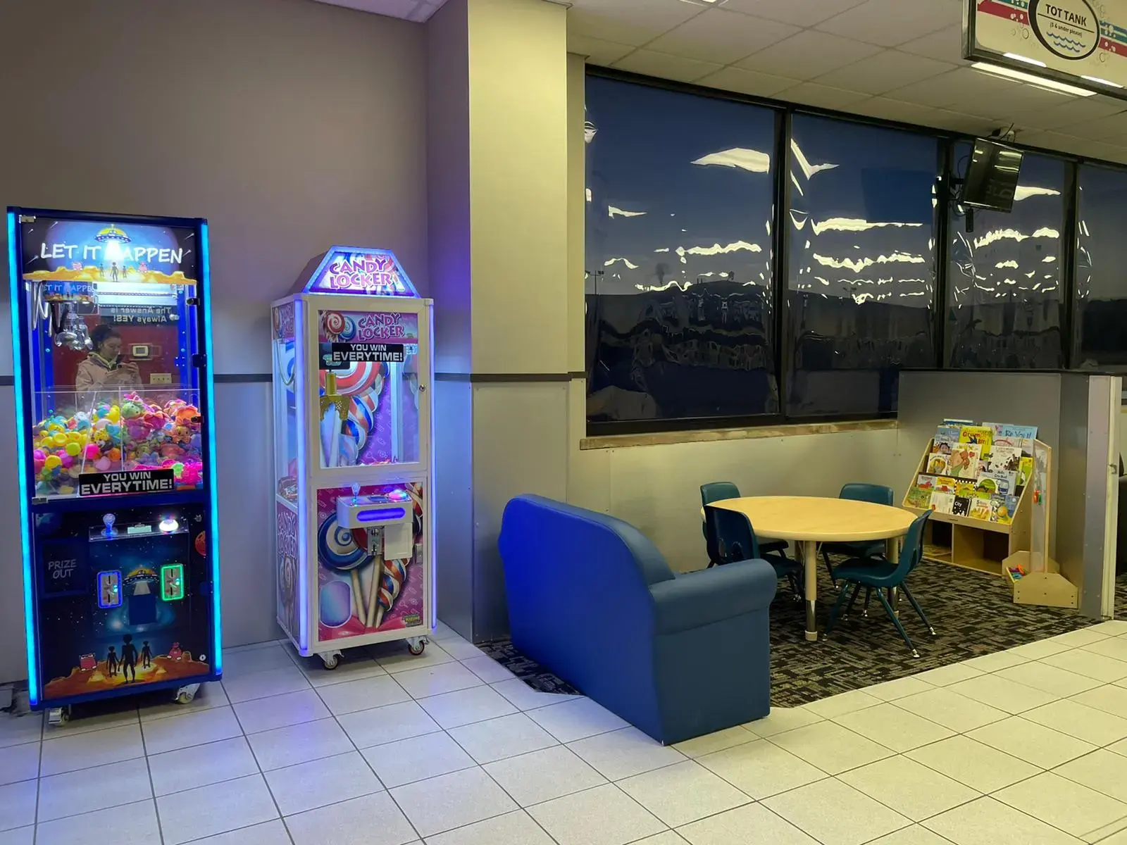 Giant Laundromats (Courtesy Cleaners) - Image 3