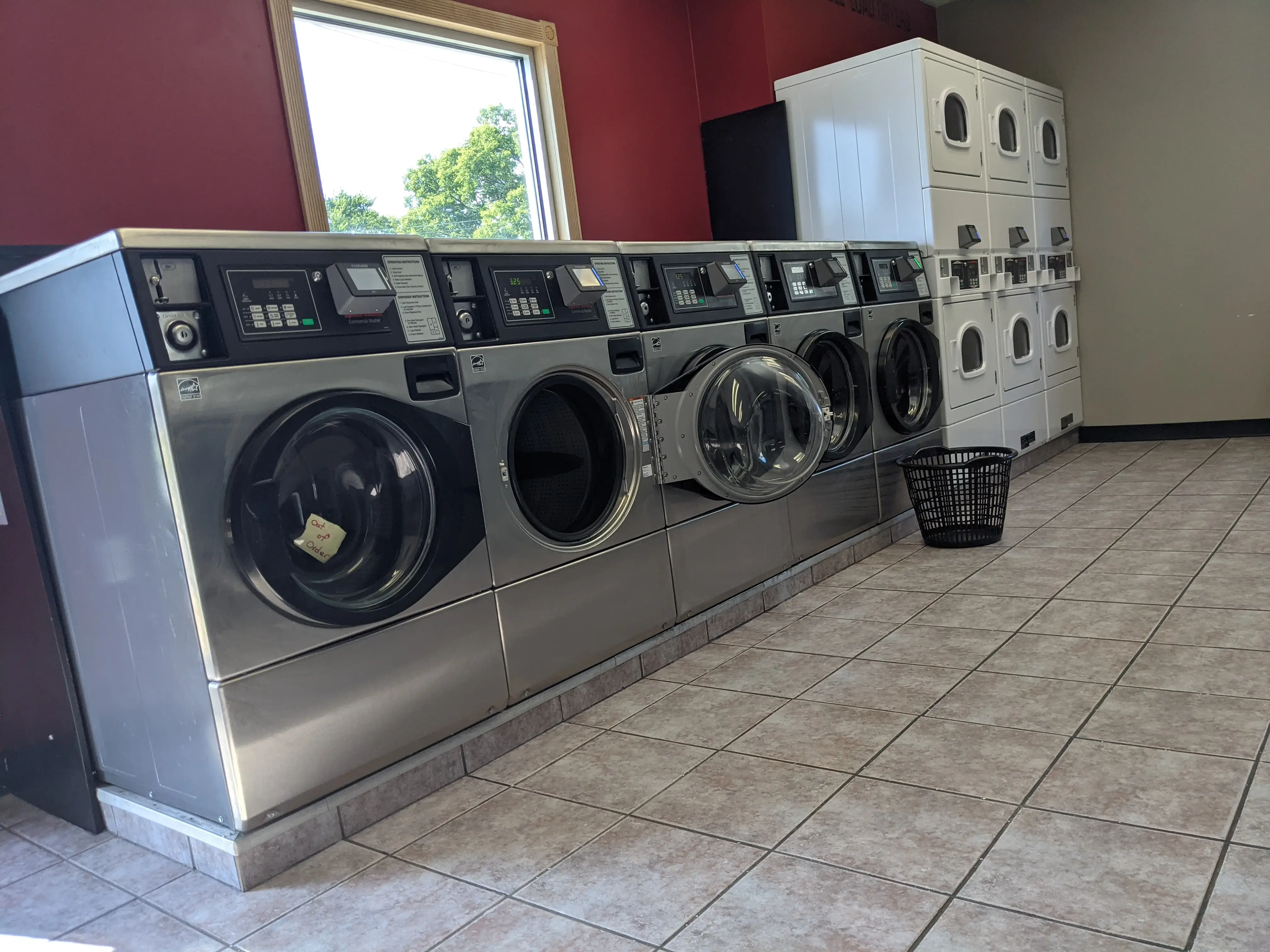 Giant Laundromats (DMG Laundry) thumbnail 12