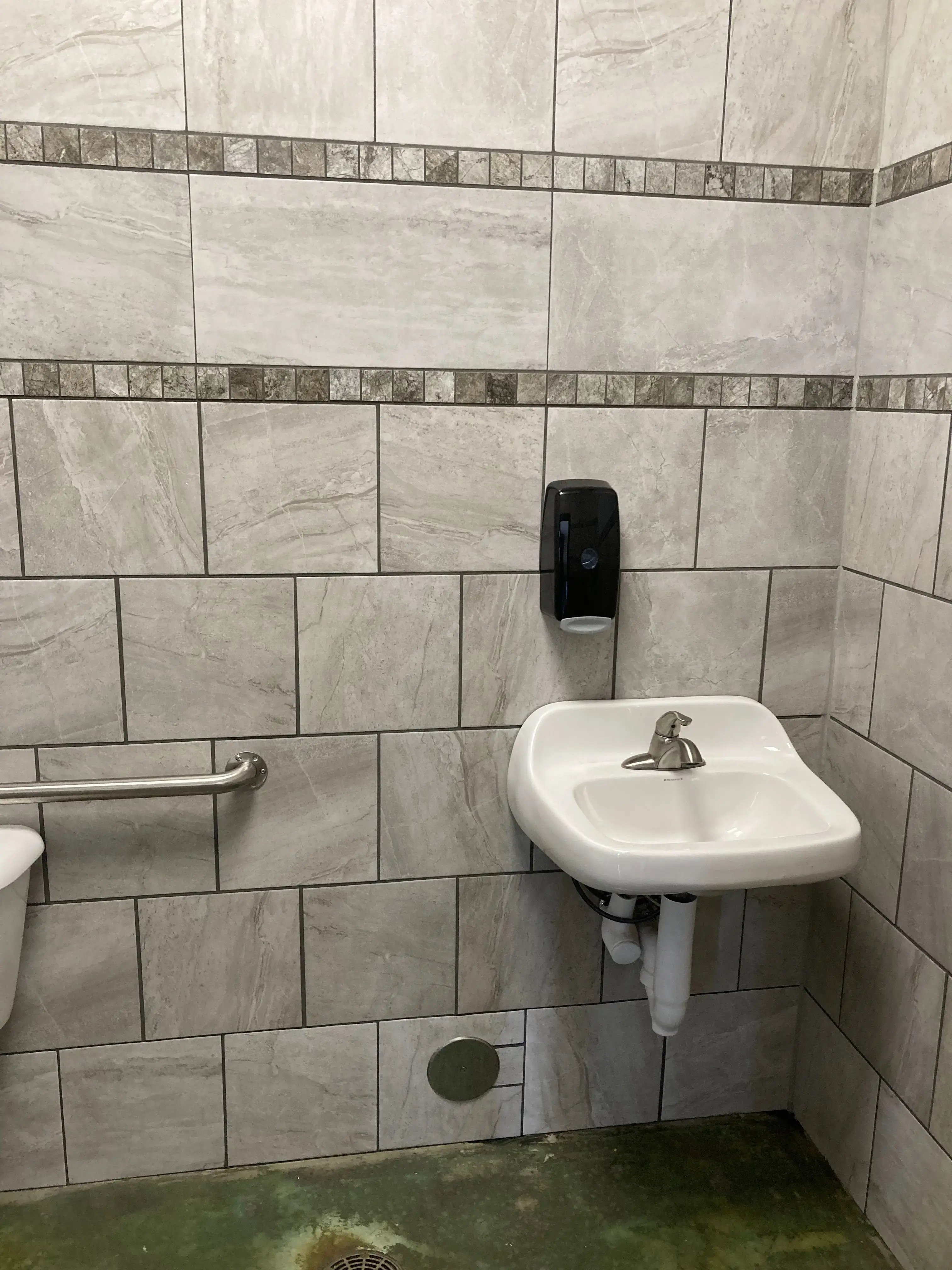 Giant Laundromats (Eldridge) thumbnail 3