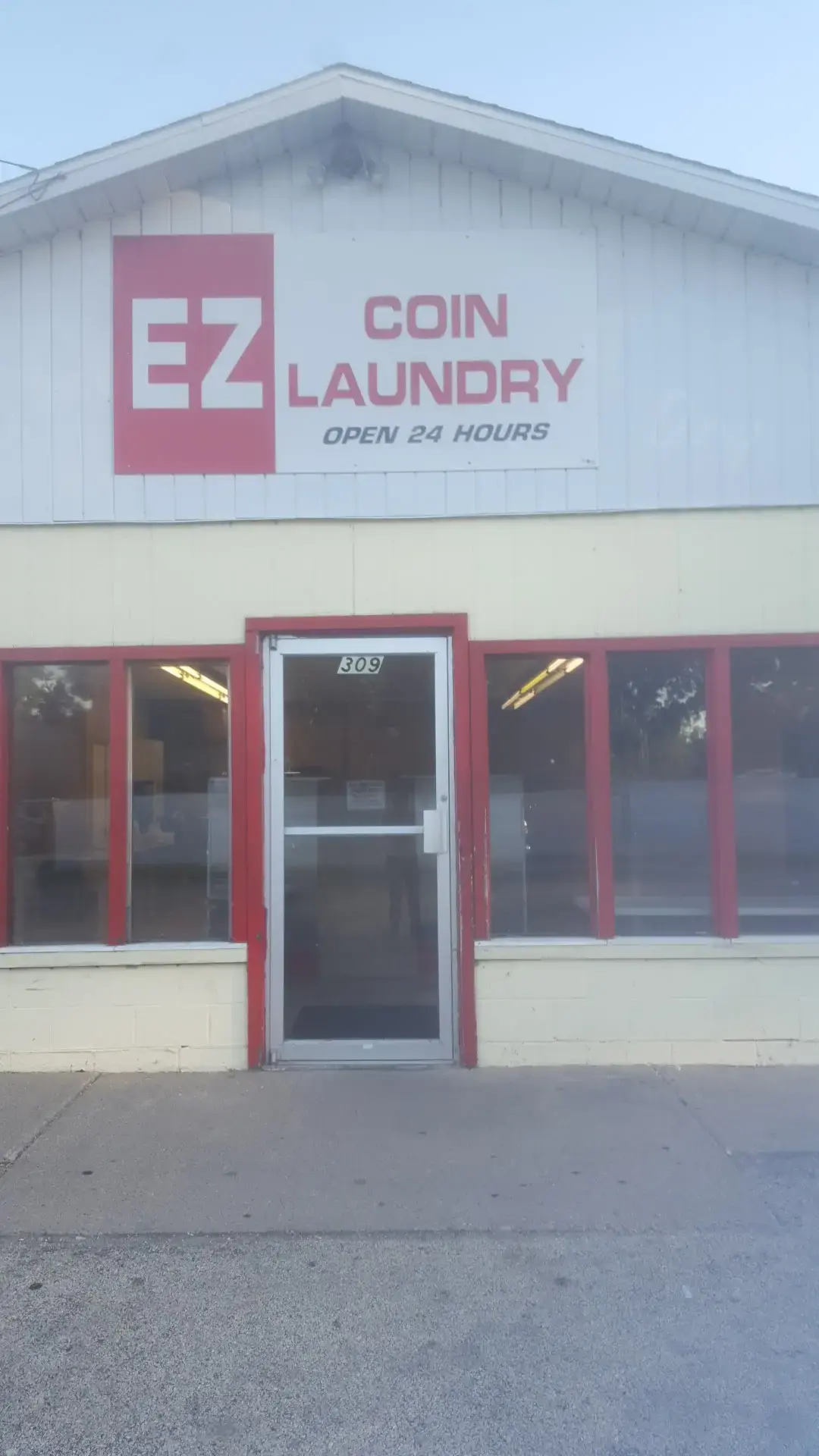 Giant Laundromats (EZ Coin Laundry) - Image 1