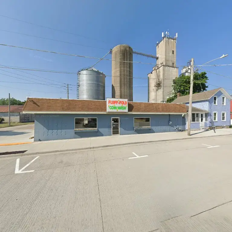 Giant Laundromats (Fluff N Fold) - Image 1