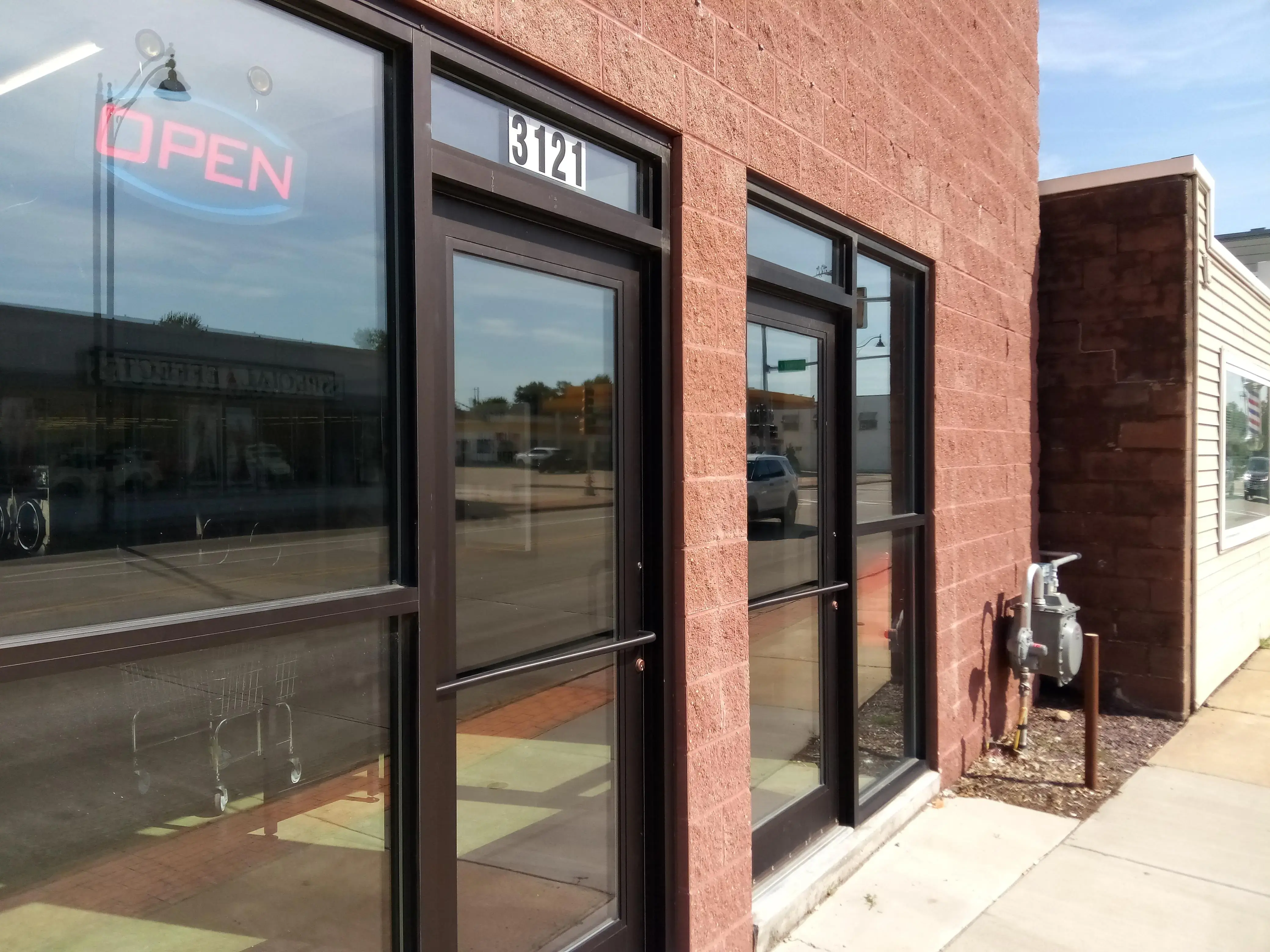 Giant Laundromats (Giant Laundromat) thumbnail 13