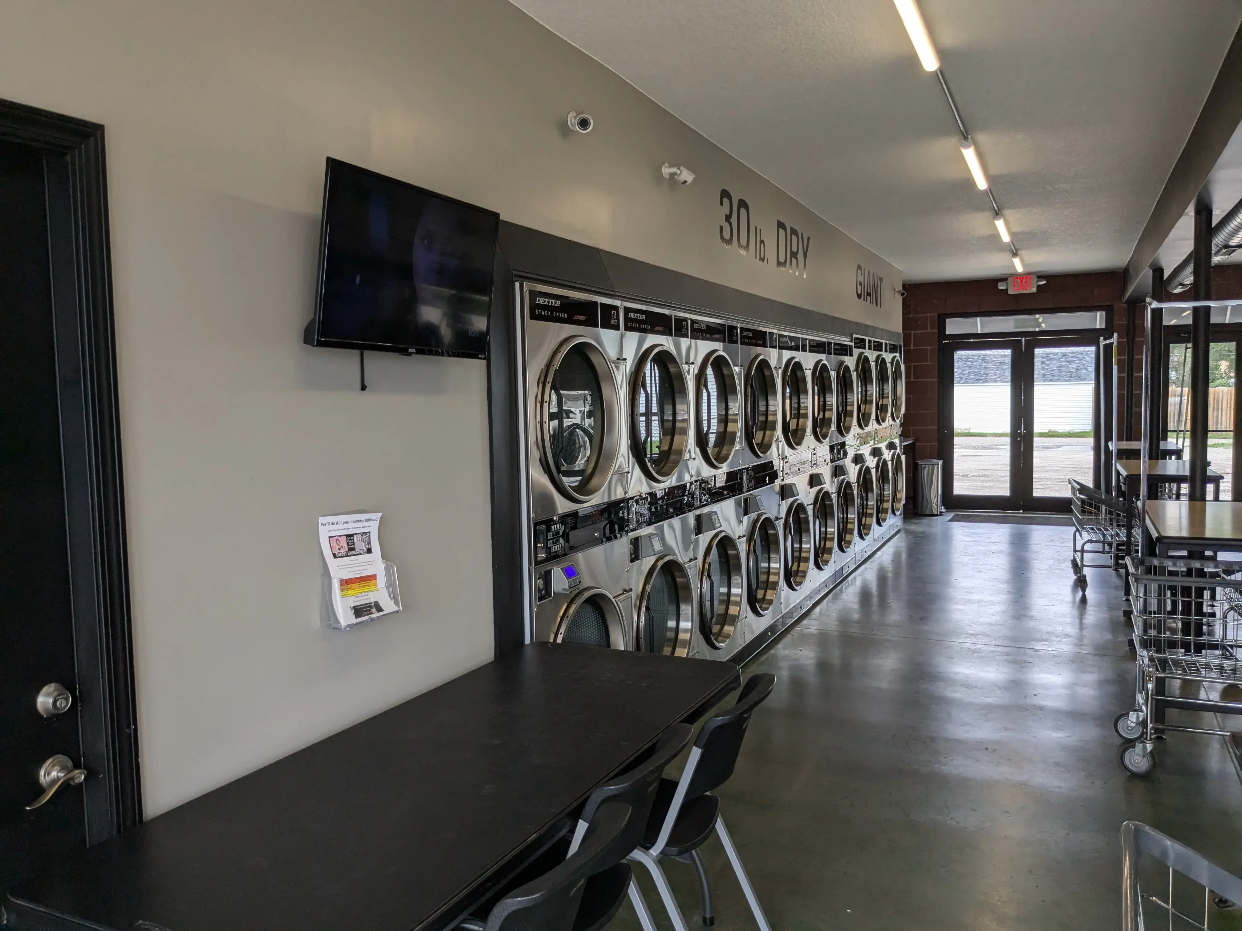 Giant Laundromats (Giant Laundromat) thumbnail 17