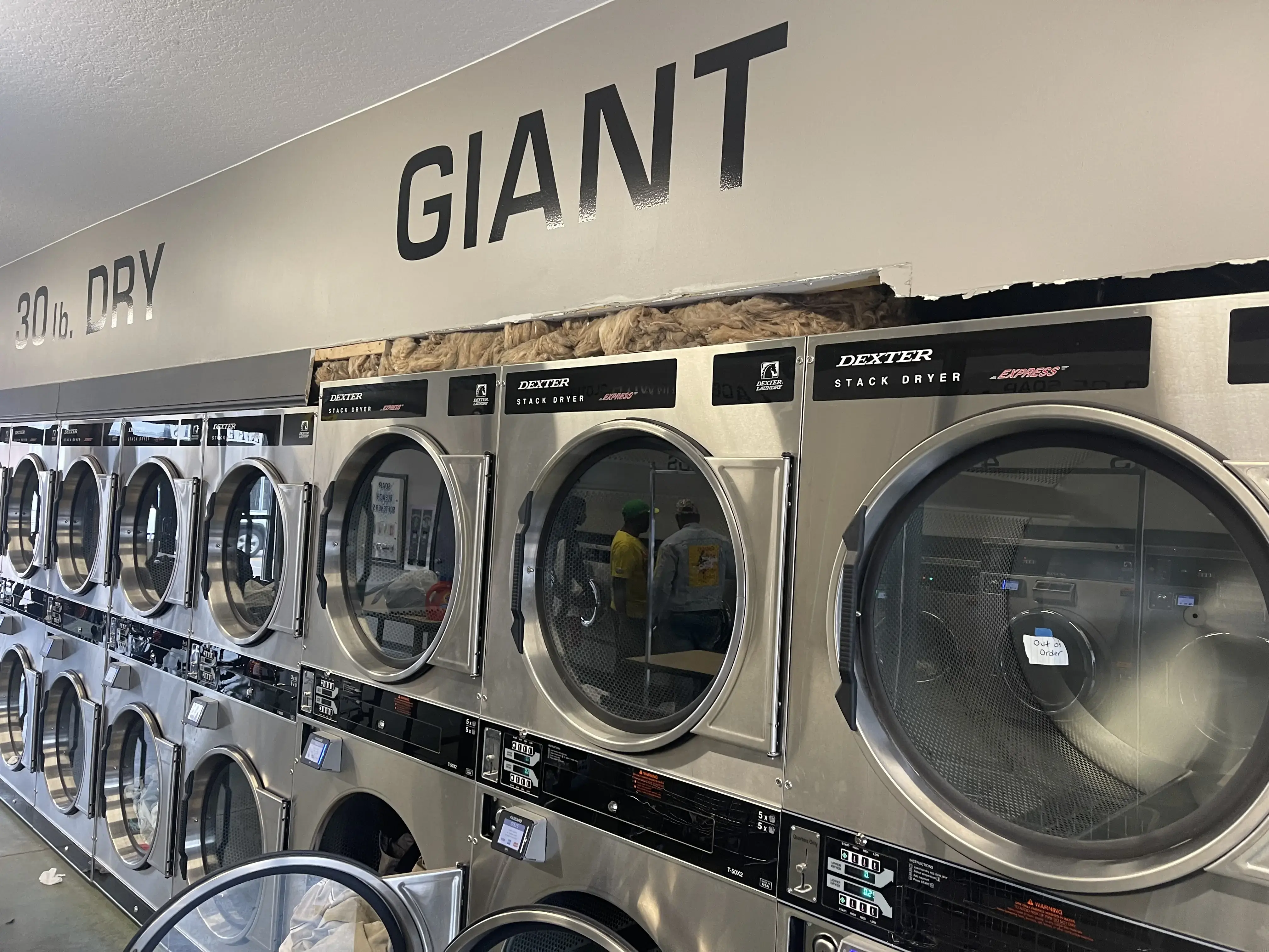 Giant Laundromats (Giant Laundromat) thumbnail 2