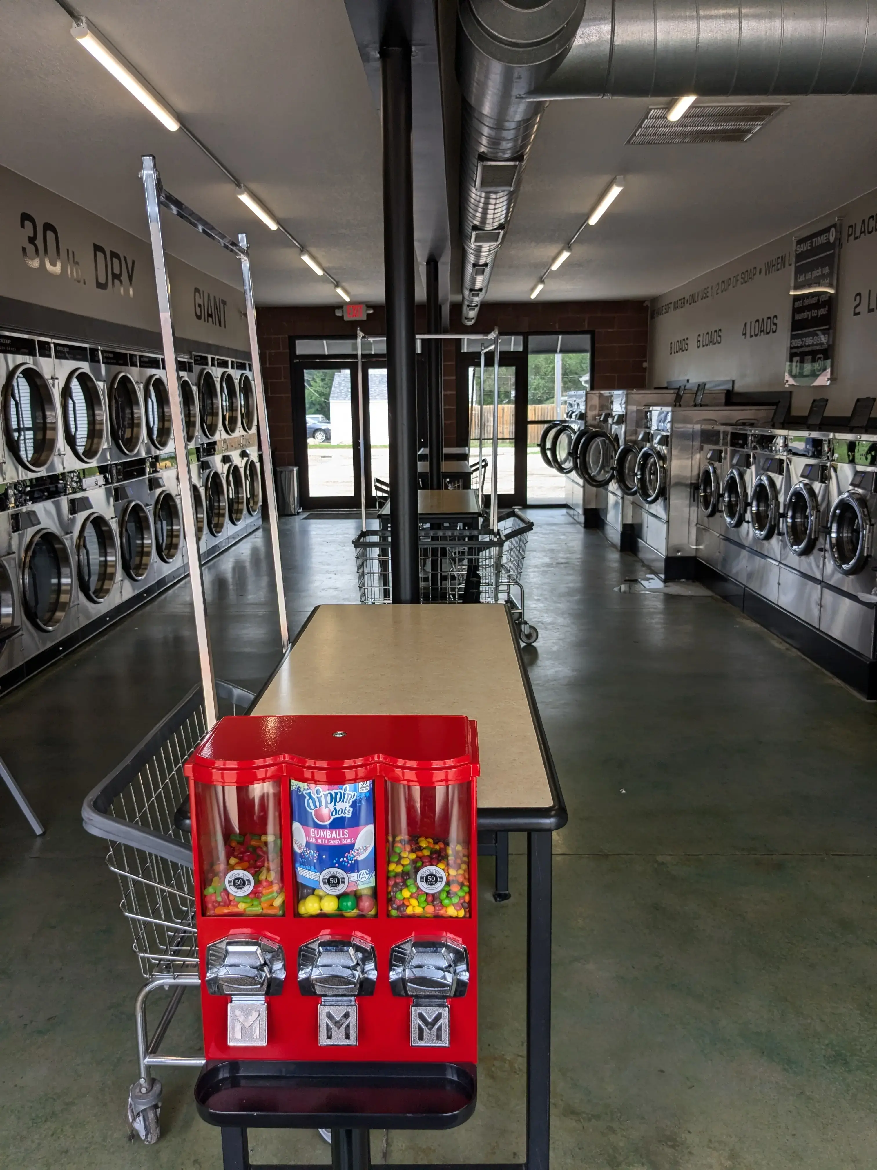 Giant Laundromats (Giant Laundromat) - Image 12