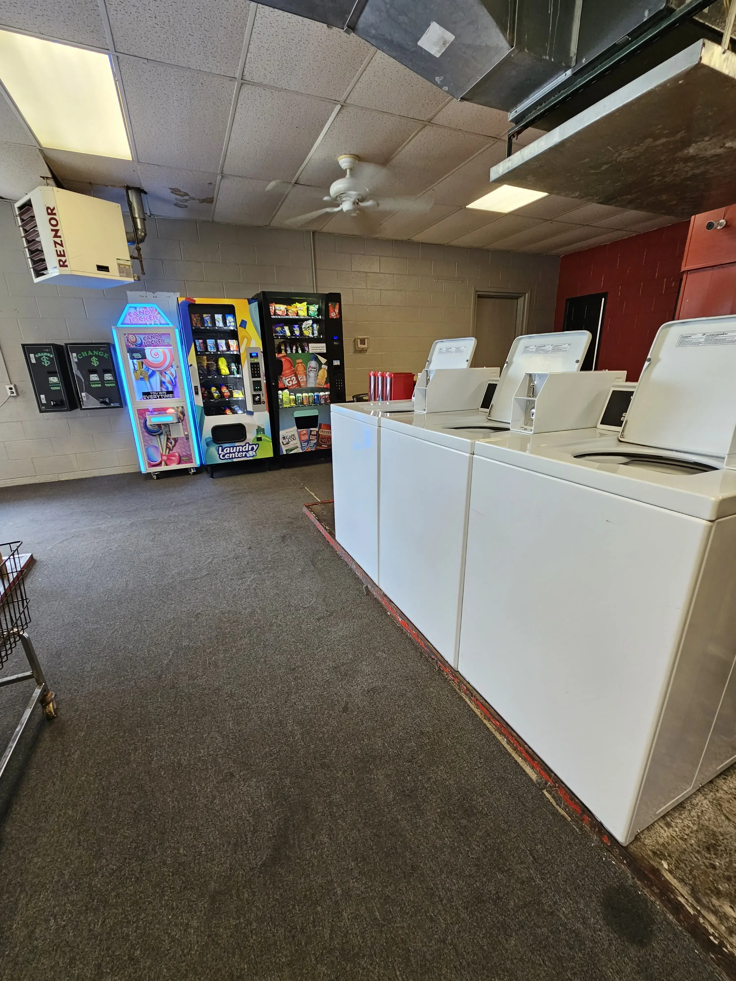 Giant Laundromats (King Laundromat) - Image 2