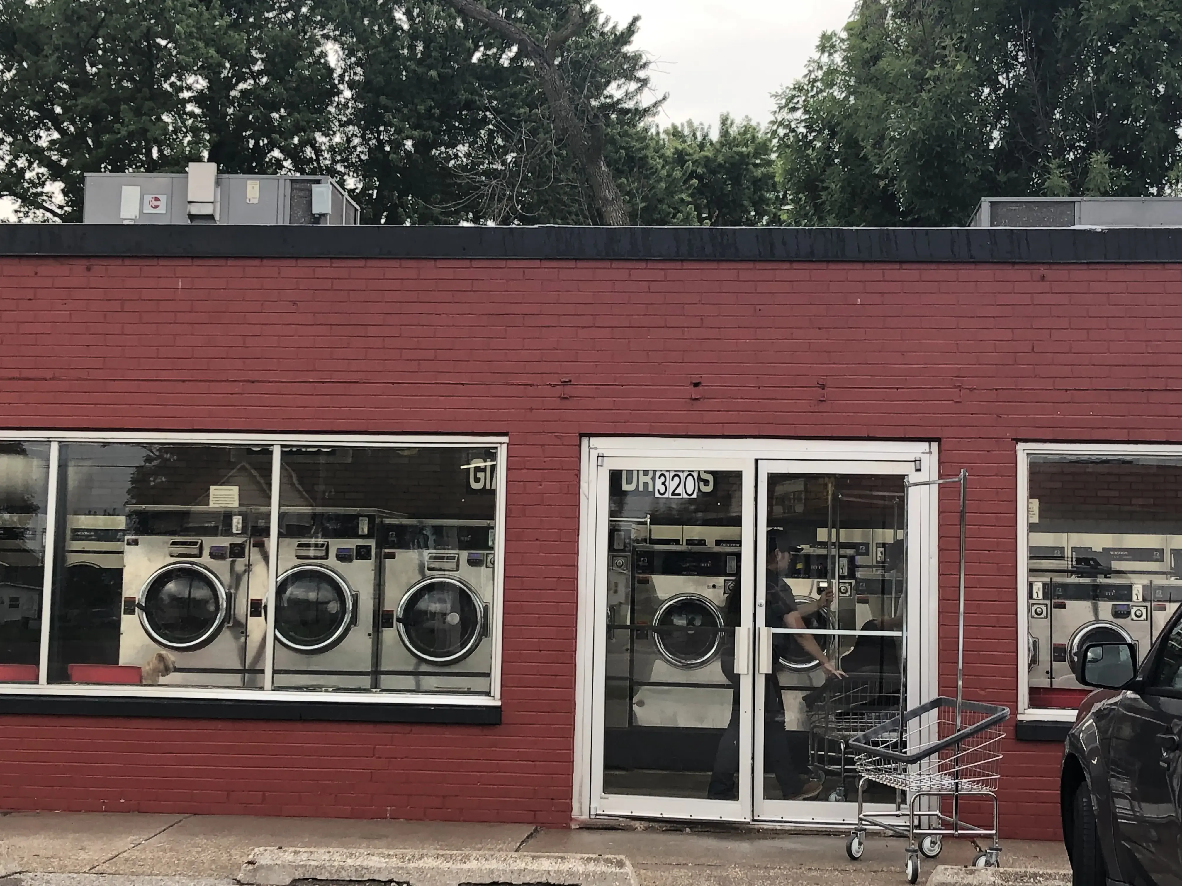 Giant Laundromats (Mega Load) thumbnail 3