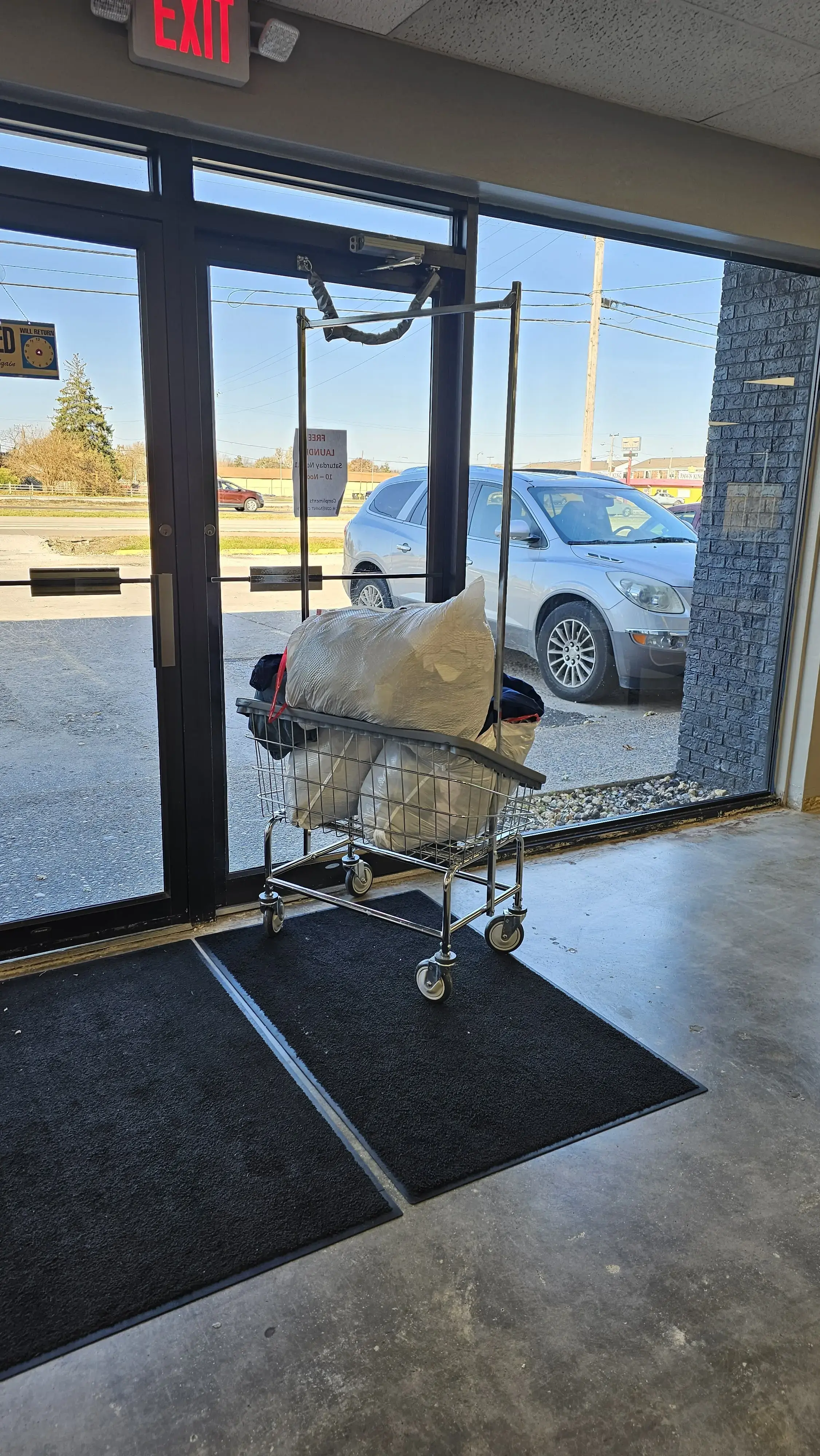 Giant Laundromats (Mega Load) thumbnail 13