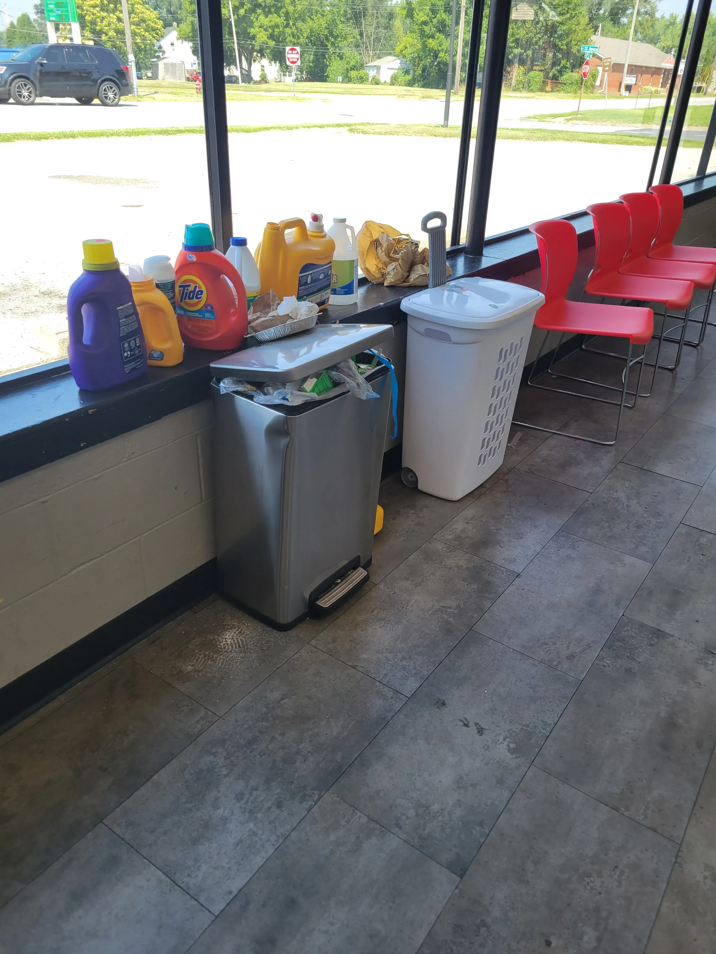 Giant Laundromats (Neighborhood Laundromat) - Image 4