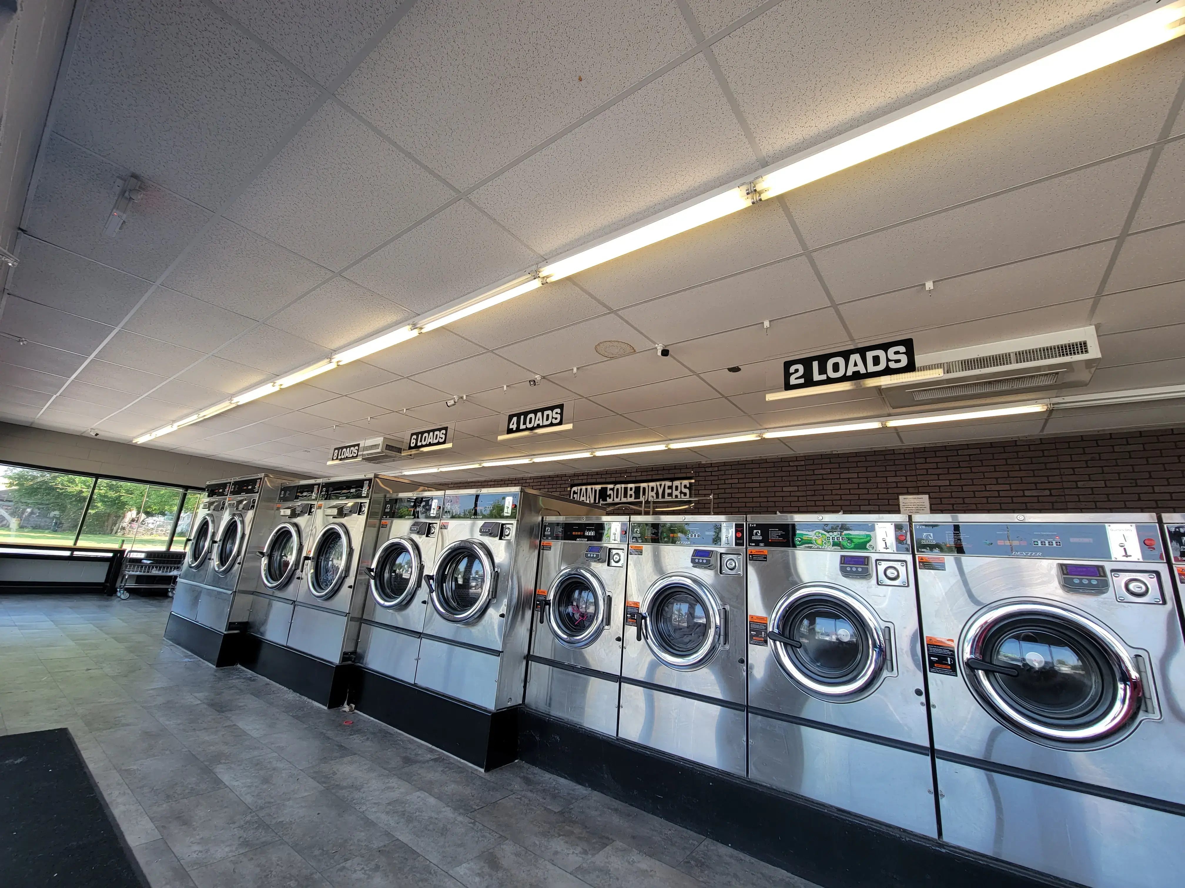 Giant Laundromats (Neighborhood Laundromat) thumbnail 13