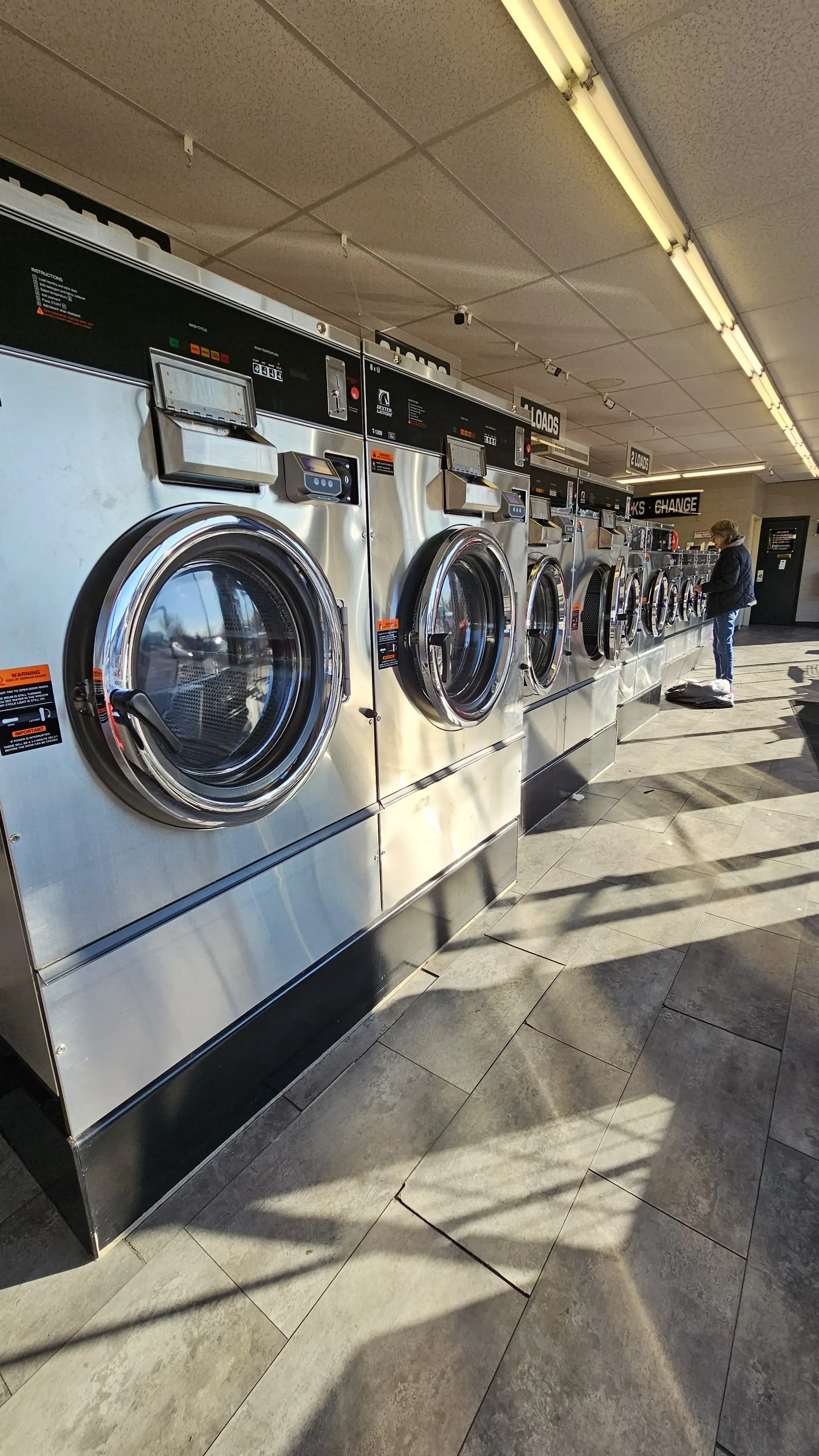 Giant Laundromats (Neighborhood Laundromat) thumbnail 14