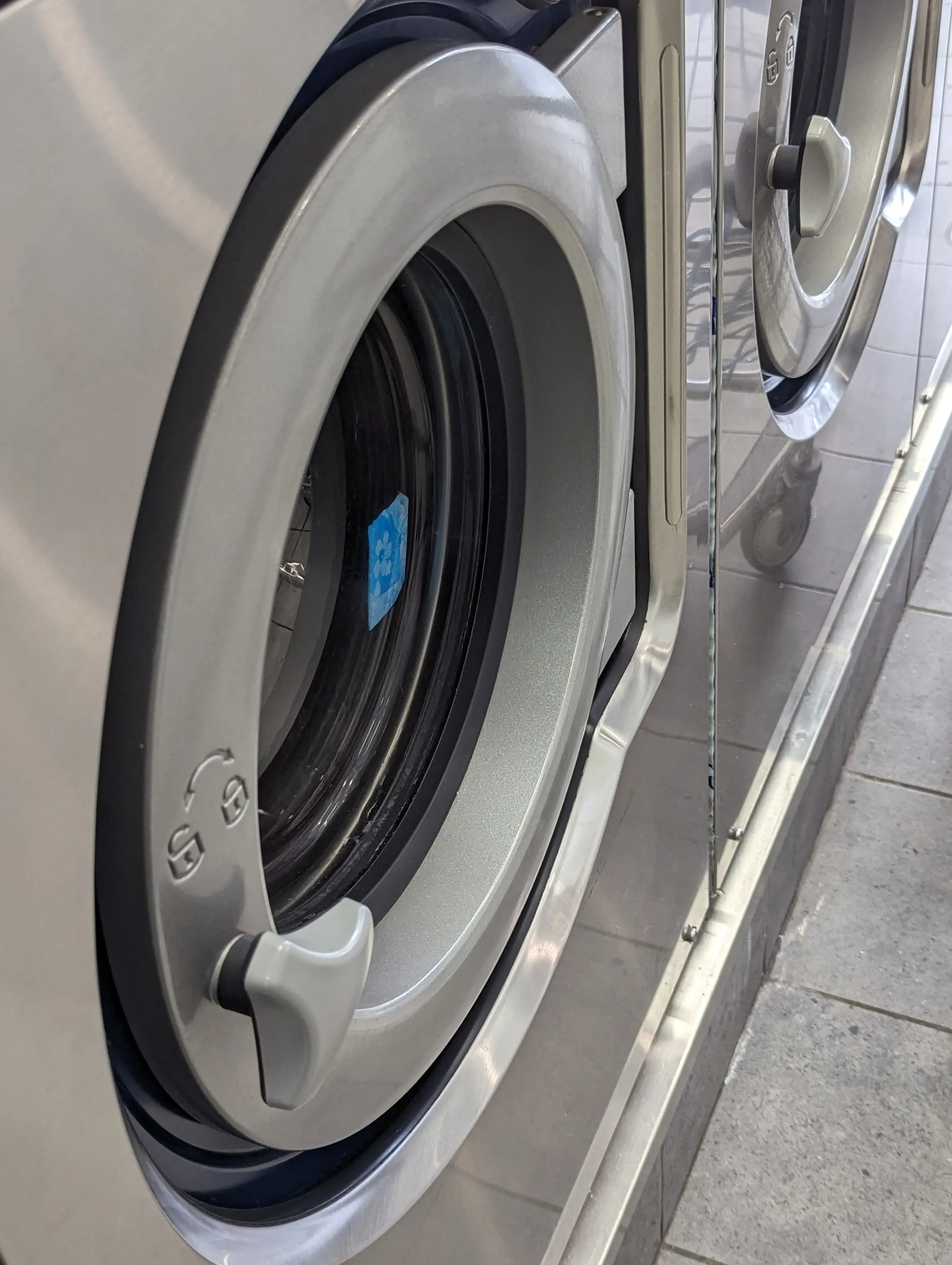 Giant Laundry - Main Ave thumbnail 5