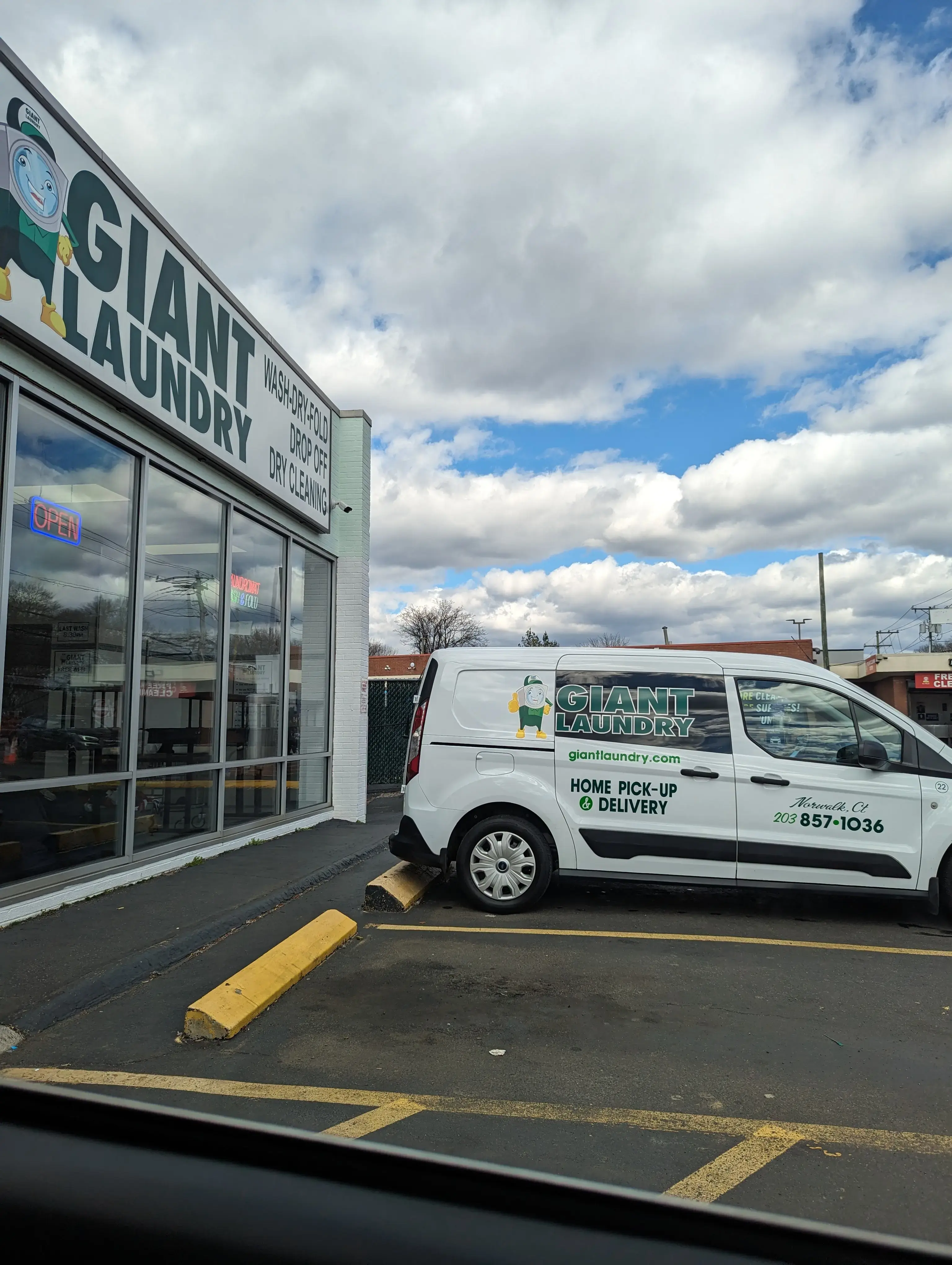 Giant Laundry - Main Ave - Image 8