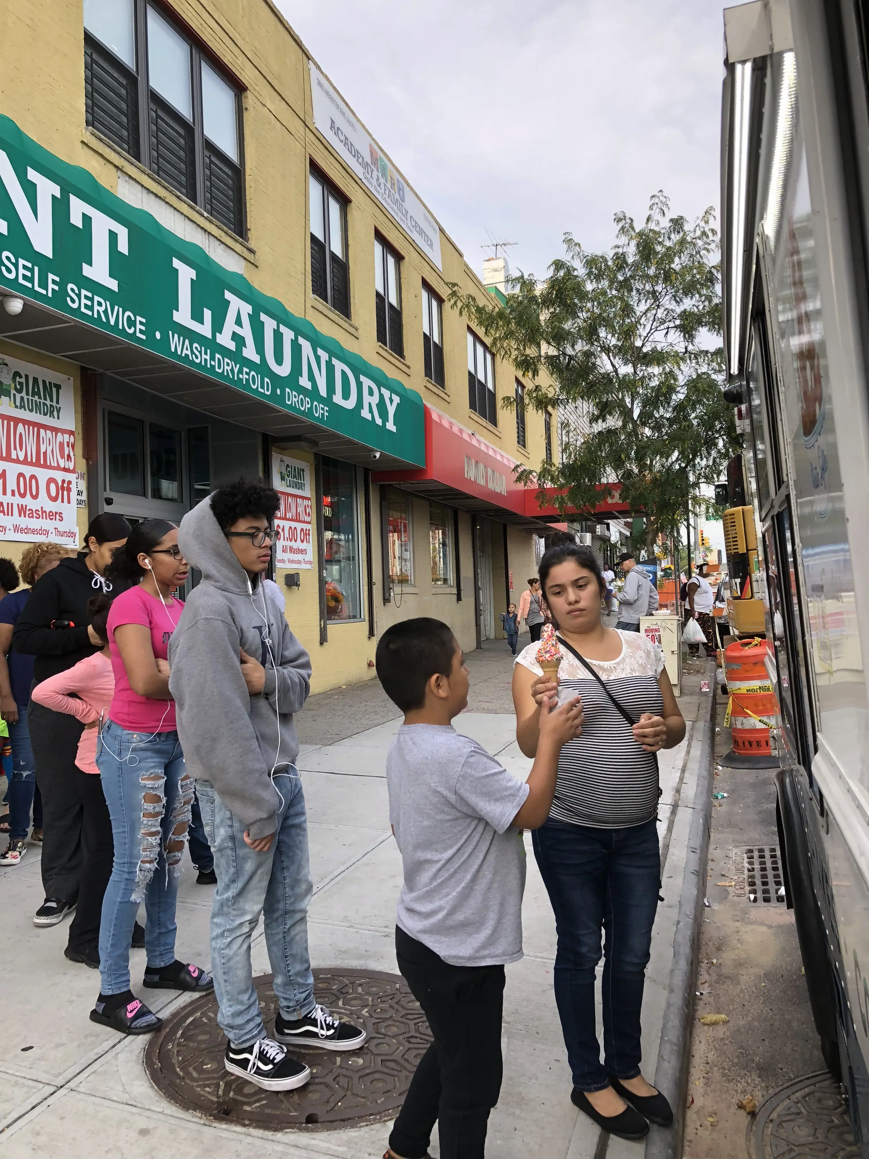 Giant Laundry Bronx - Image 8