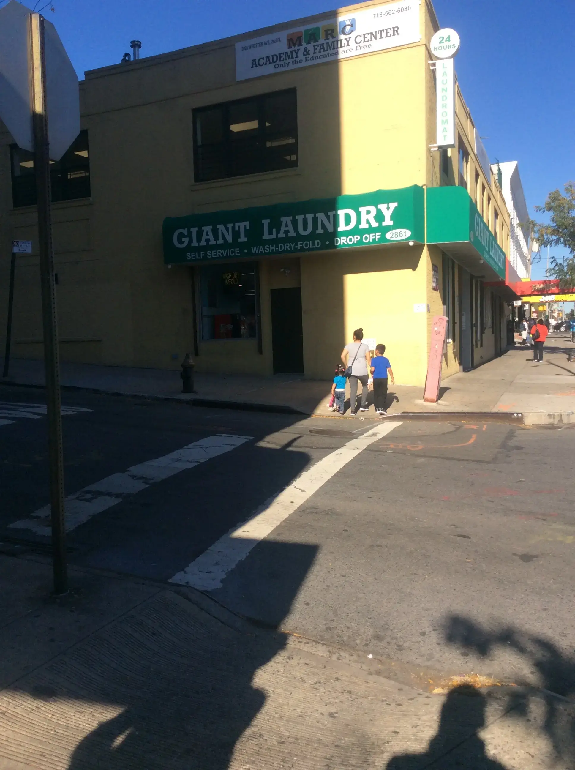 Giant Laundry Bronx - Image 17