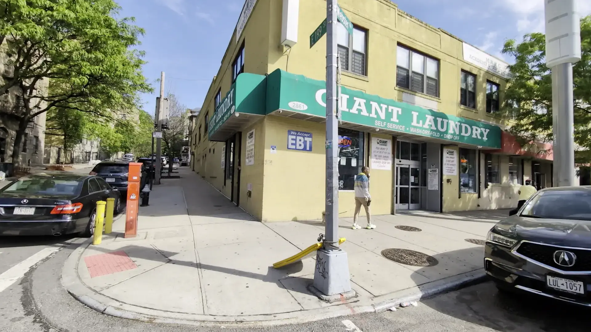 Giant Laundry Bronx thumbnail 2