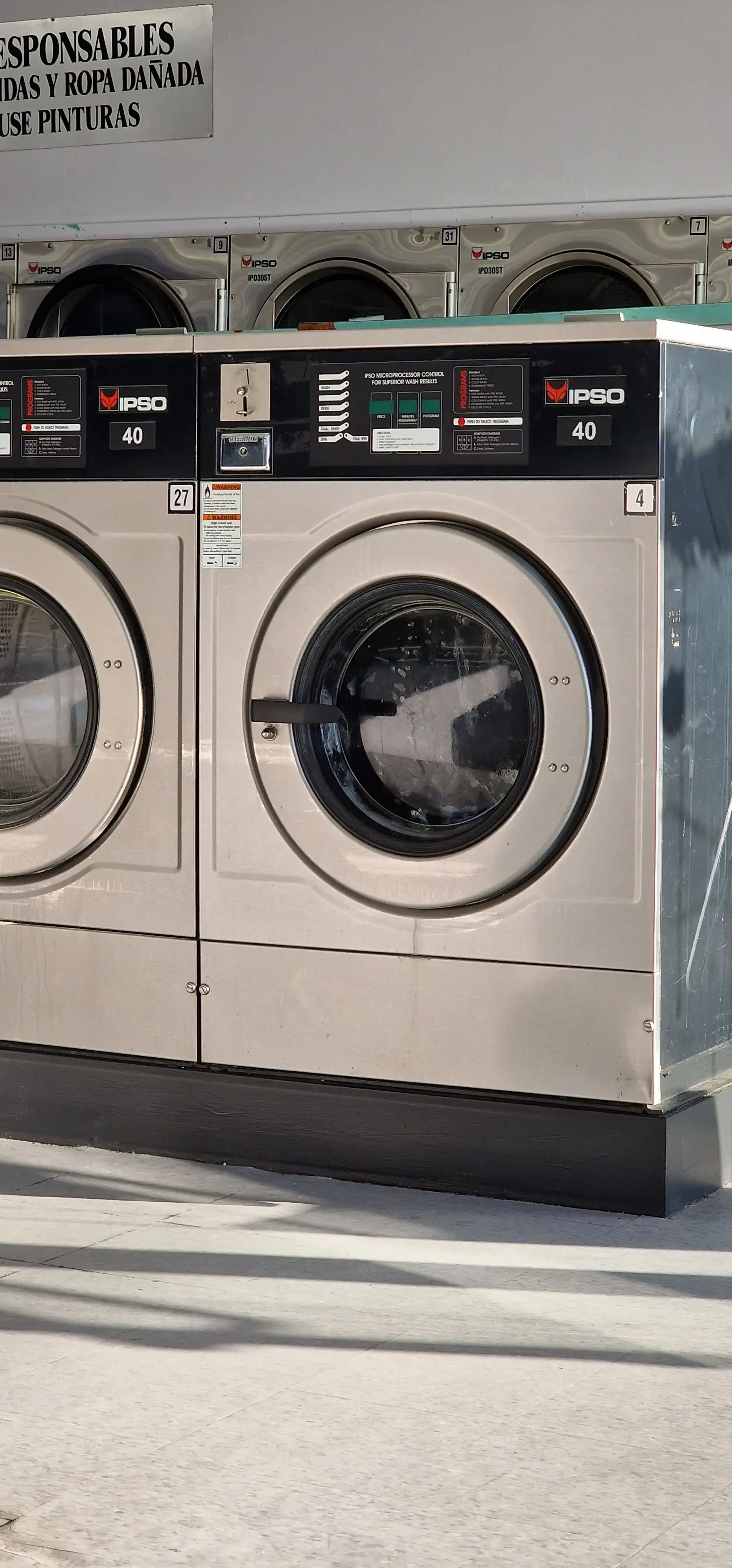 Giant Laundry Center. - Image 8