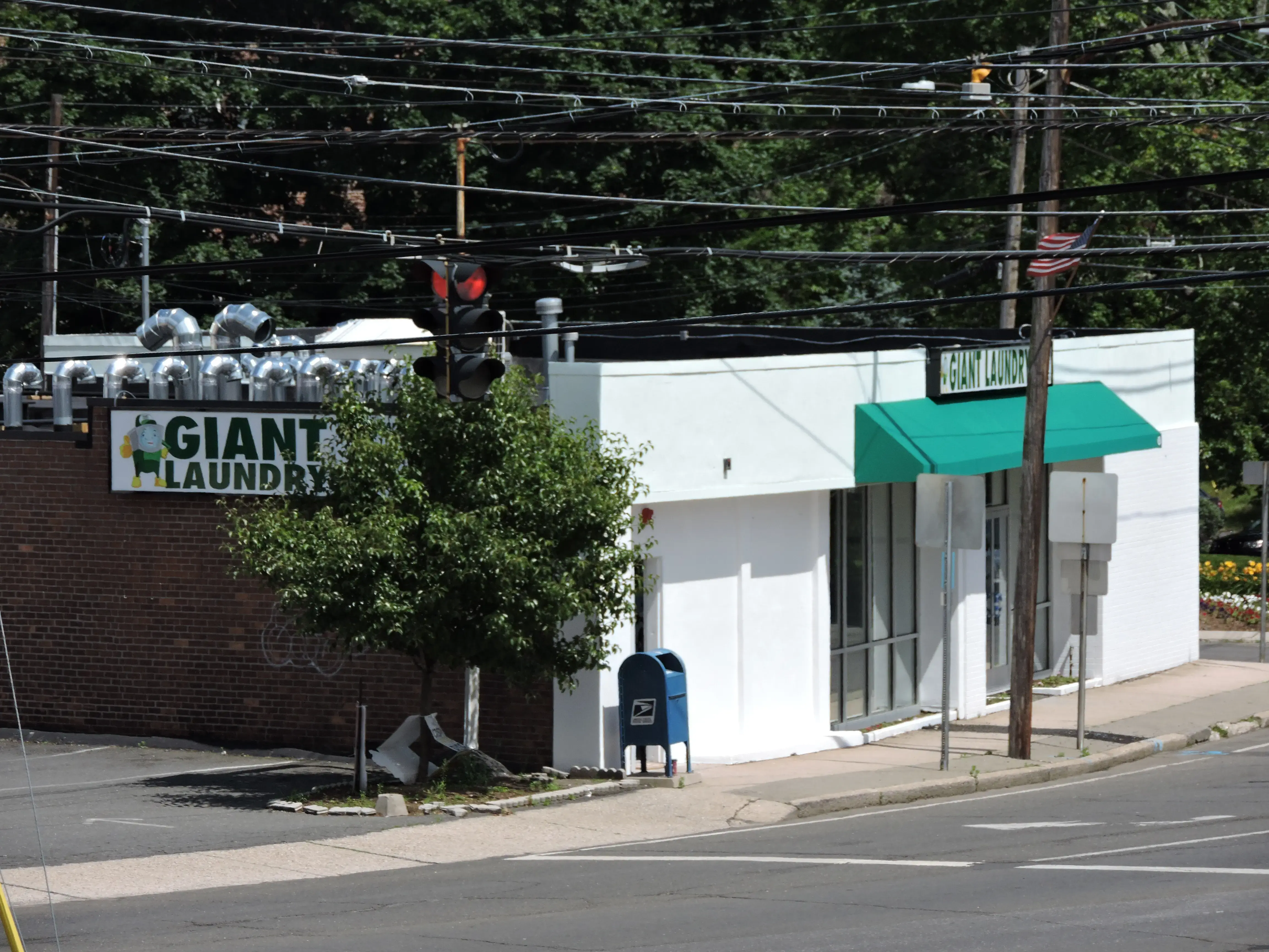 Giant Laundry East Norwalk thumbnail 7
