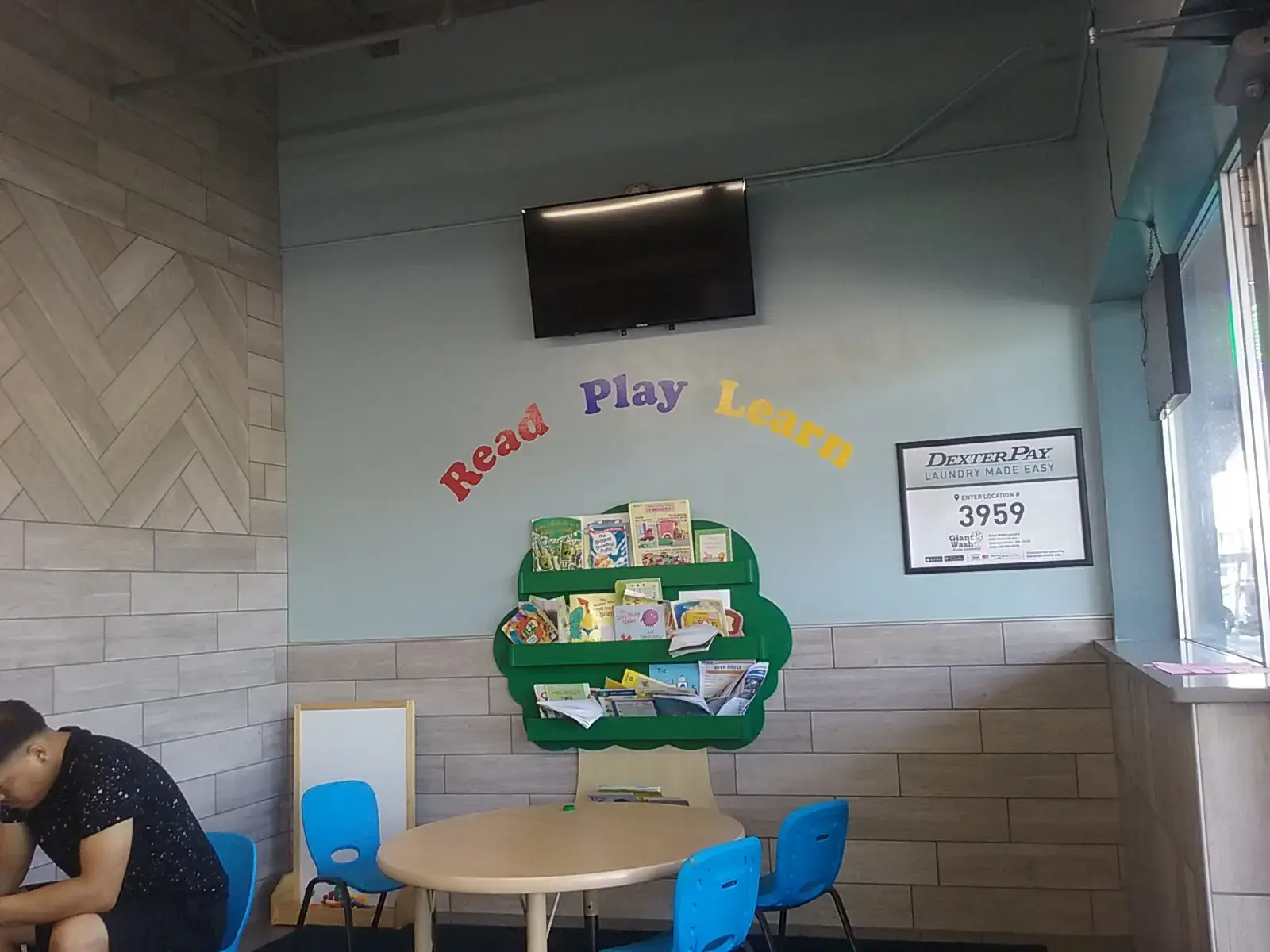 Giant Wash Coin Laundry thumbnail 3