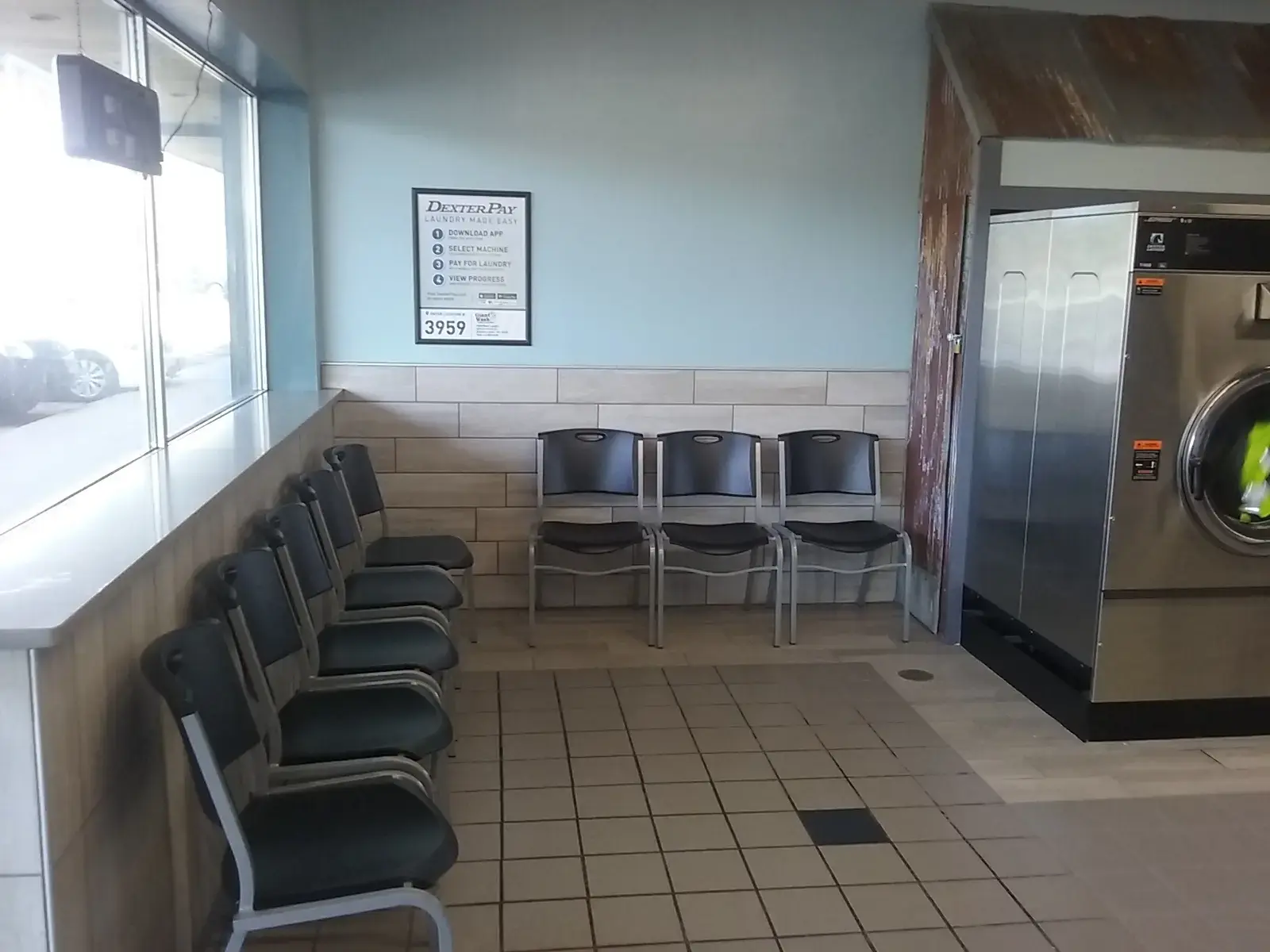 Giant Wash Coin Laundry - Image 2