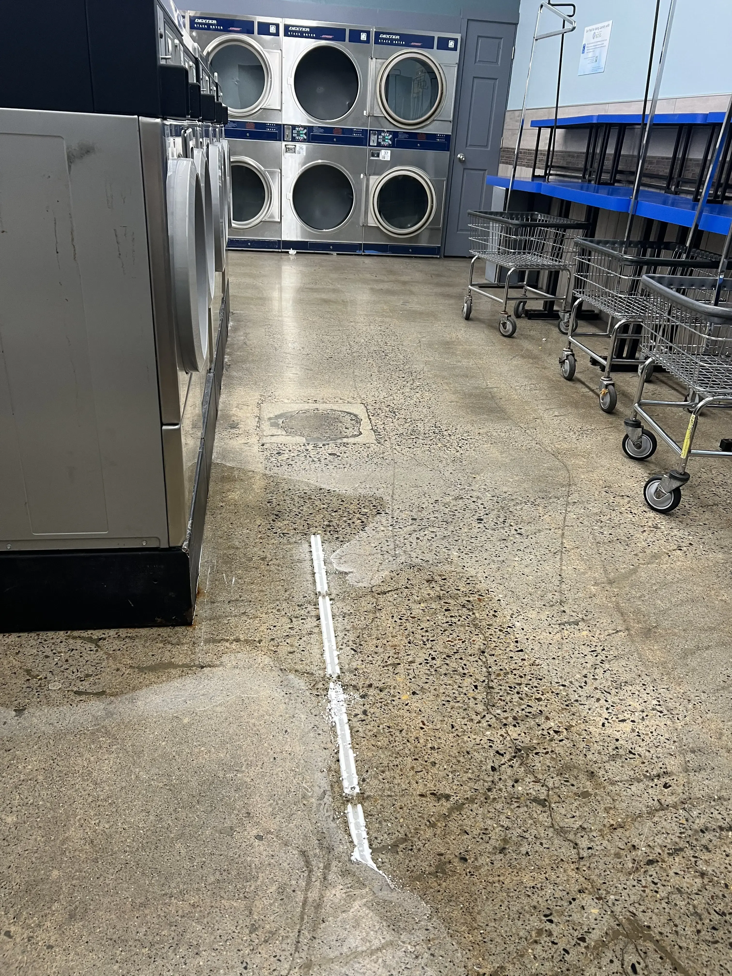 Giant Wash Coin Laundry - Image 2