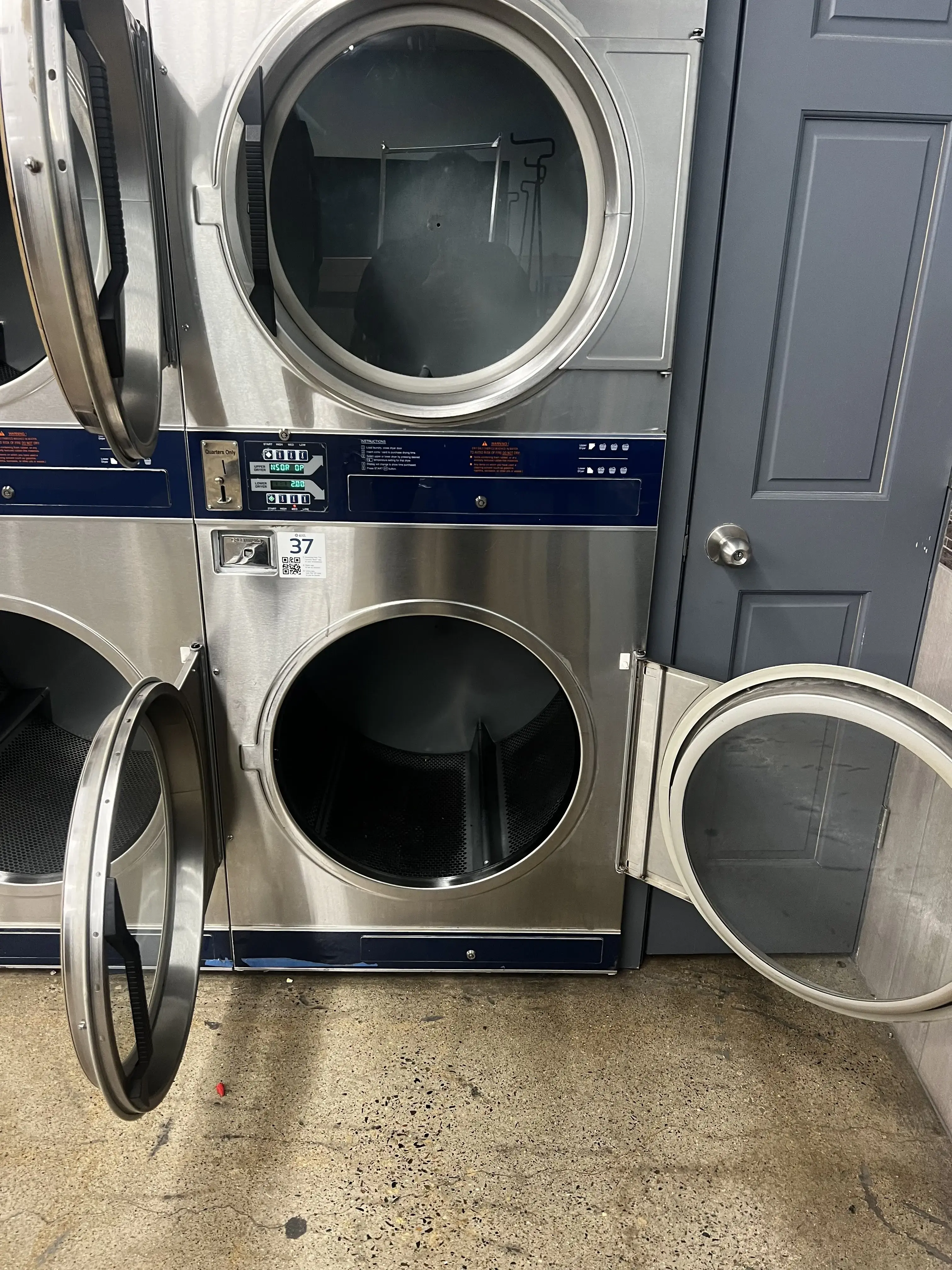 Giant Wash Coin Laundry thumbnail 3