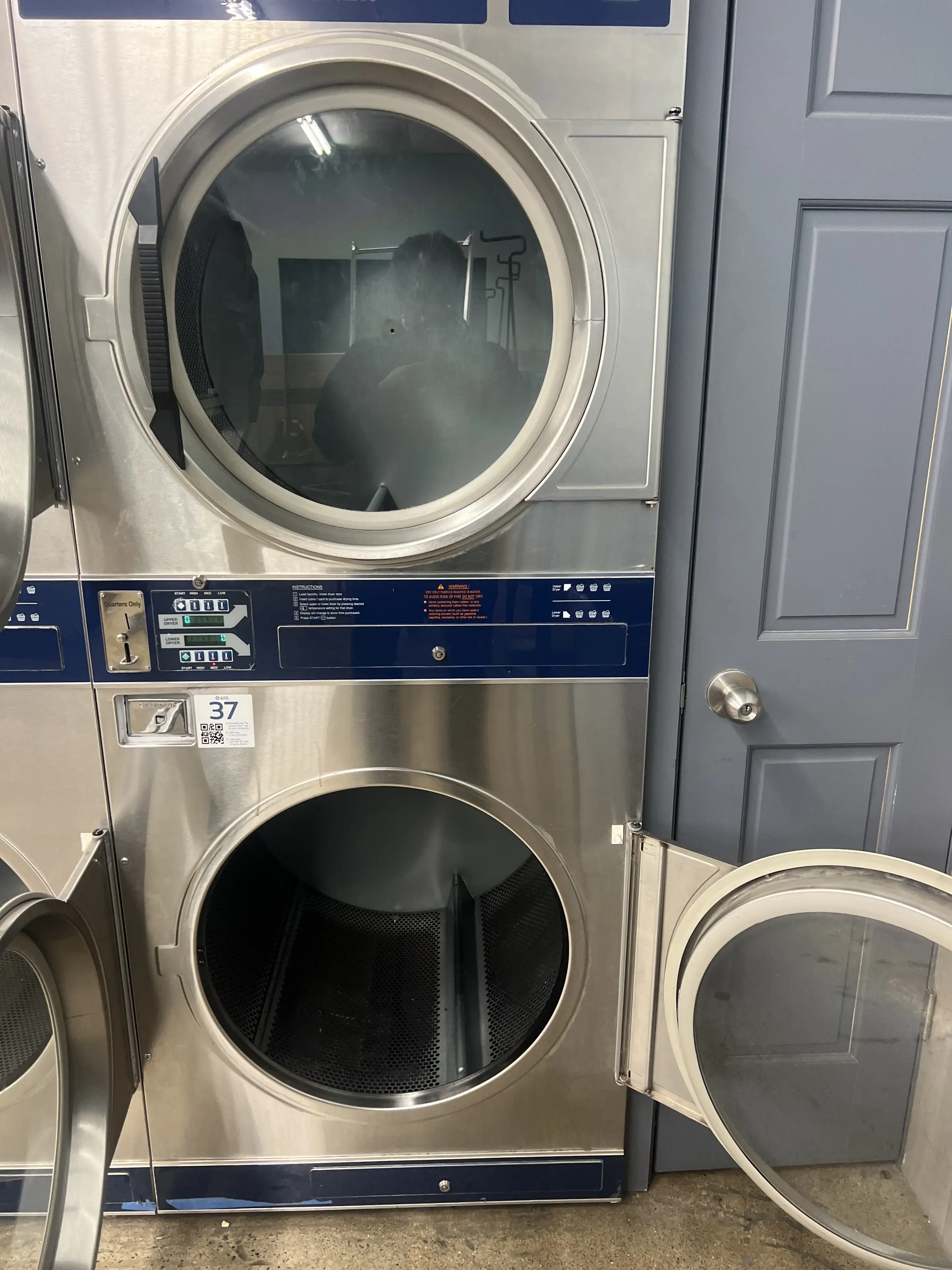 Giant Wash Coin Laundry - Image 6