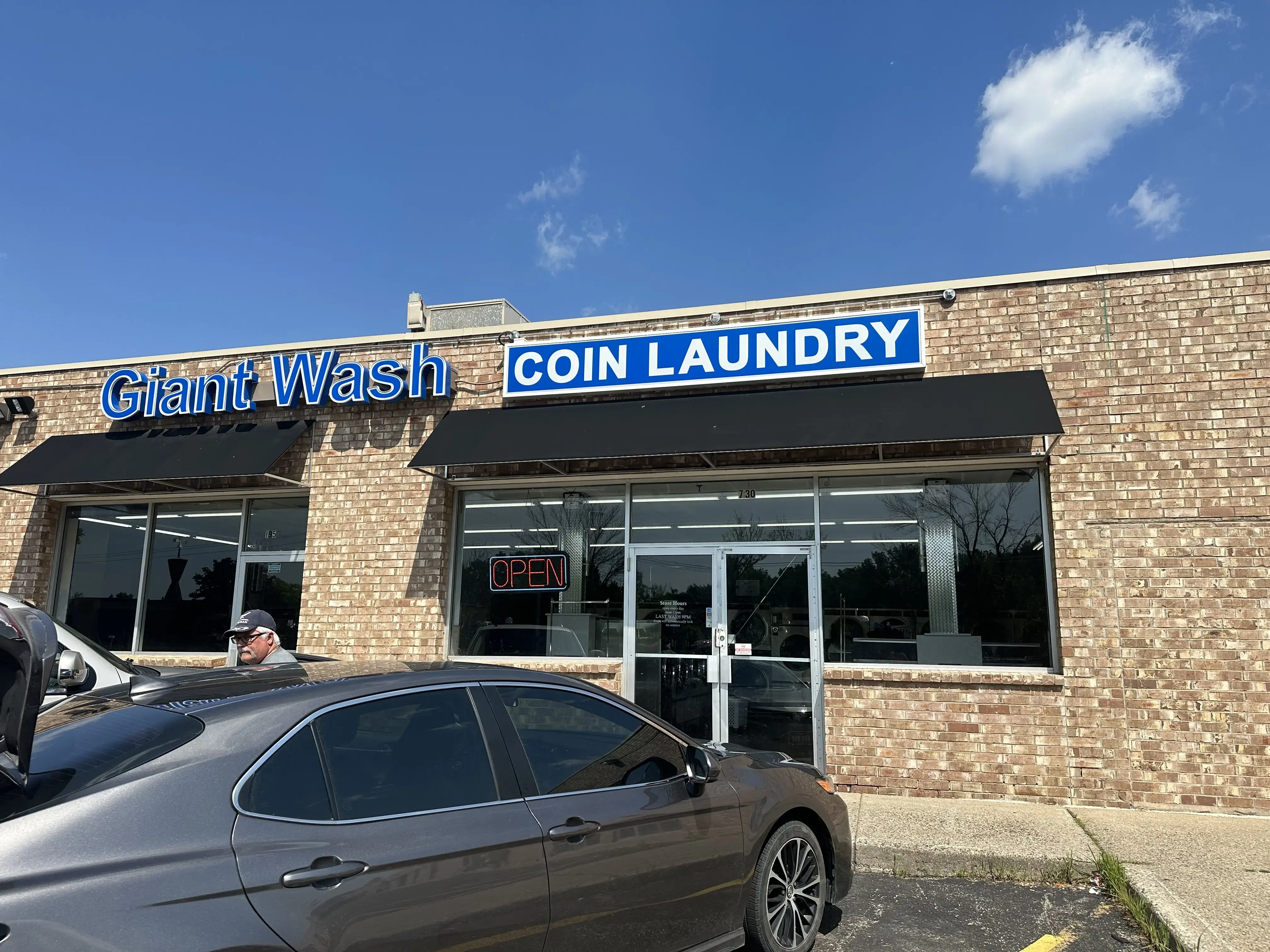 Giant Wash Coin Laundry thumbnail 1