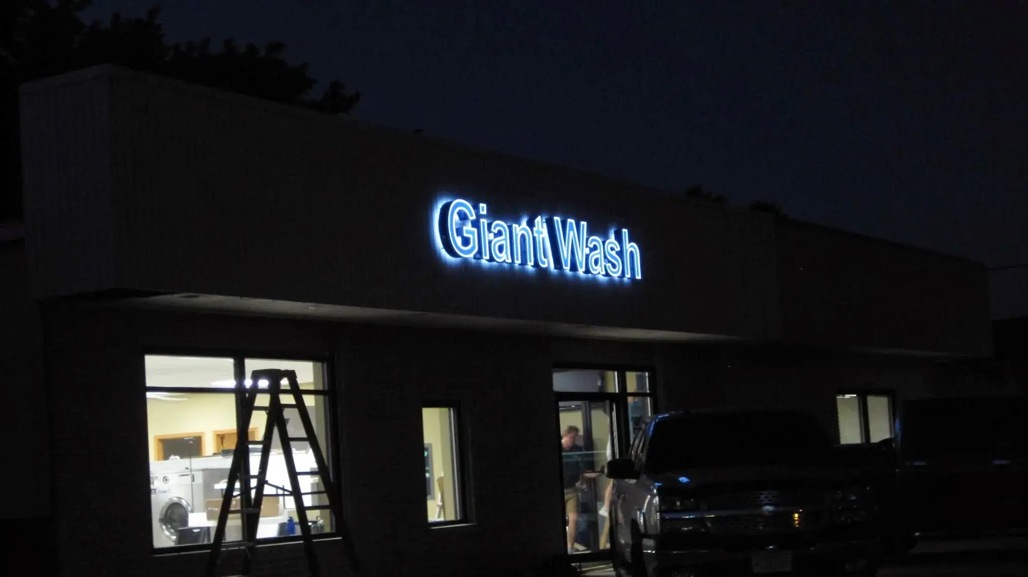 Giant Wash Coin Laundry thumbnail 12