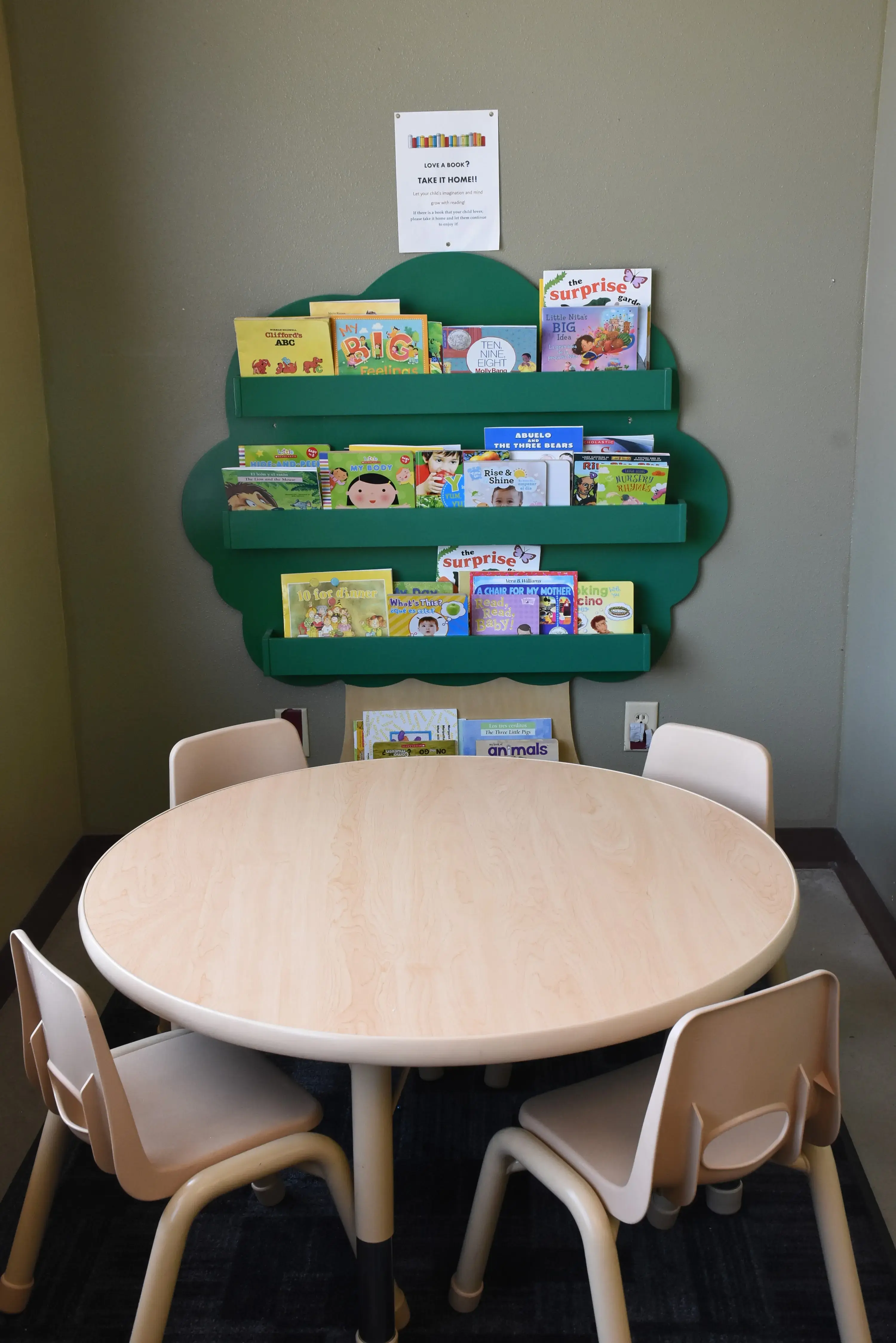 Giant Wash Coin Laundry - Image 17