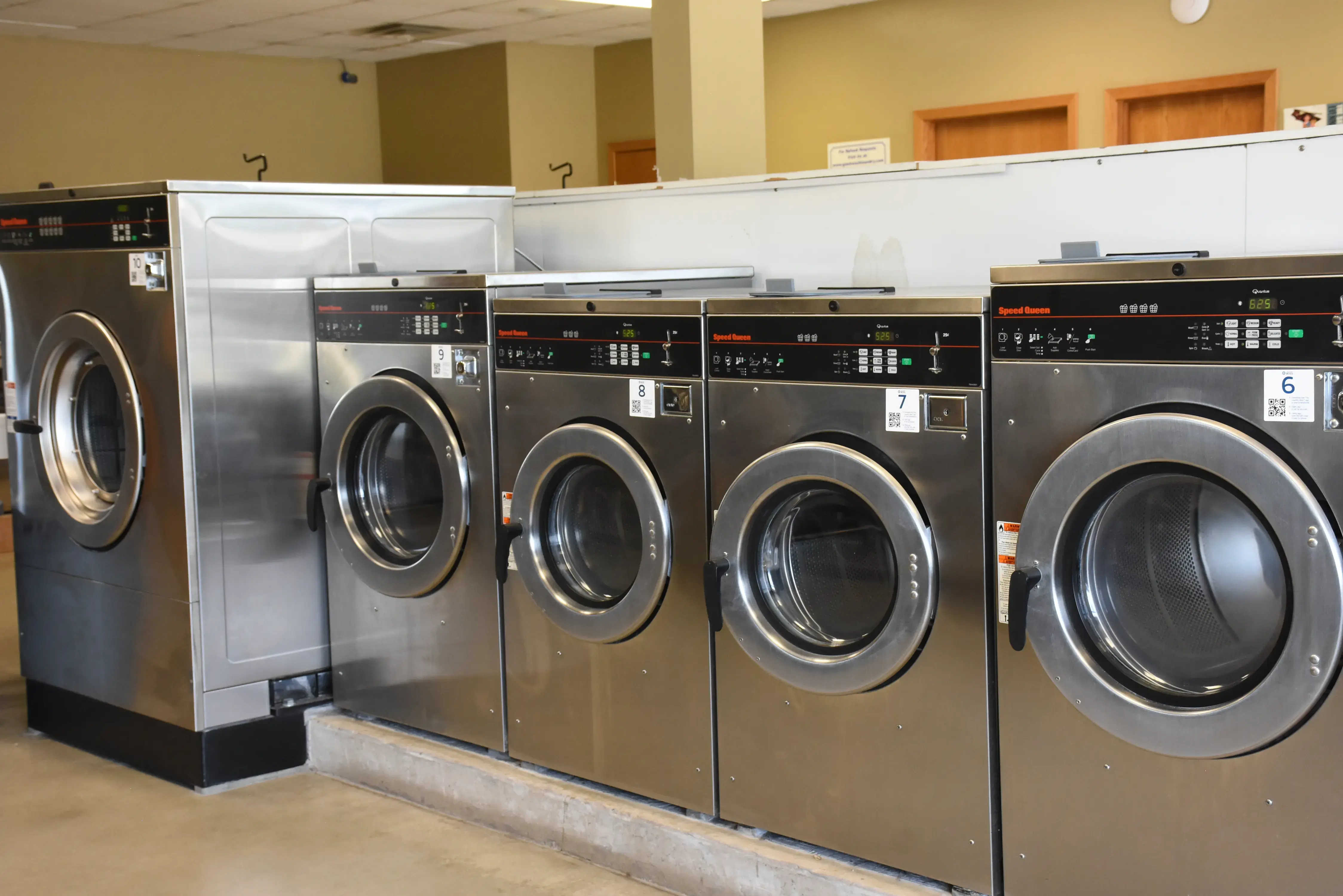 Giant Wash Coin Laundry thumbnail 2