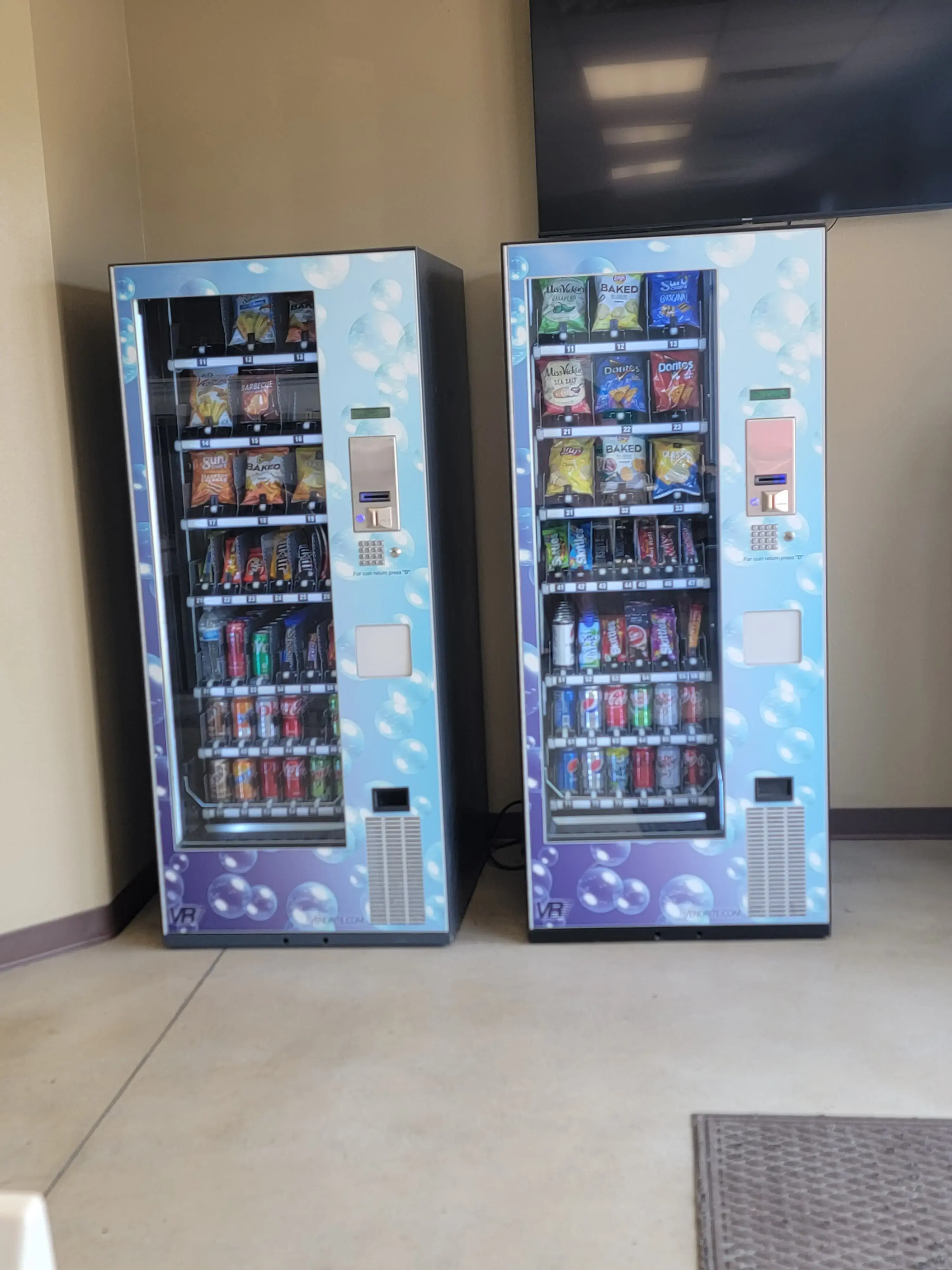 Giant Wash Coin Laundry - Image 15