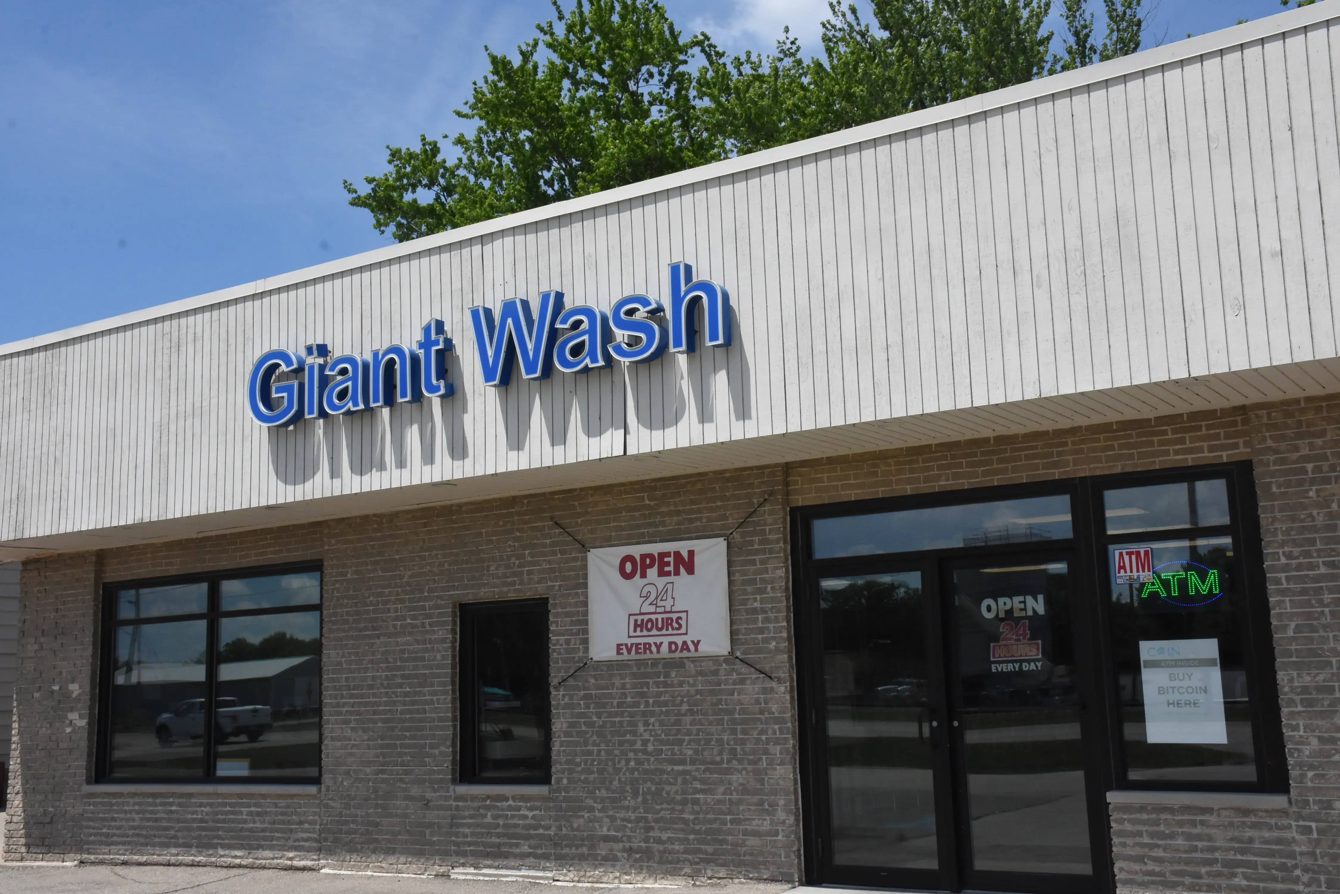 Giant Wash Coin Laundry thumbnail 1