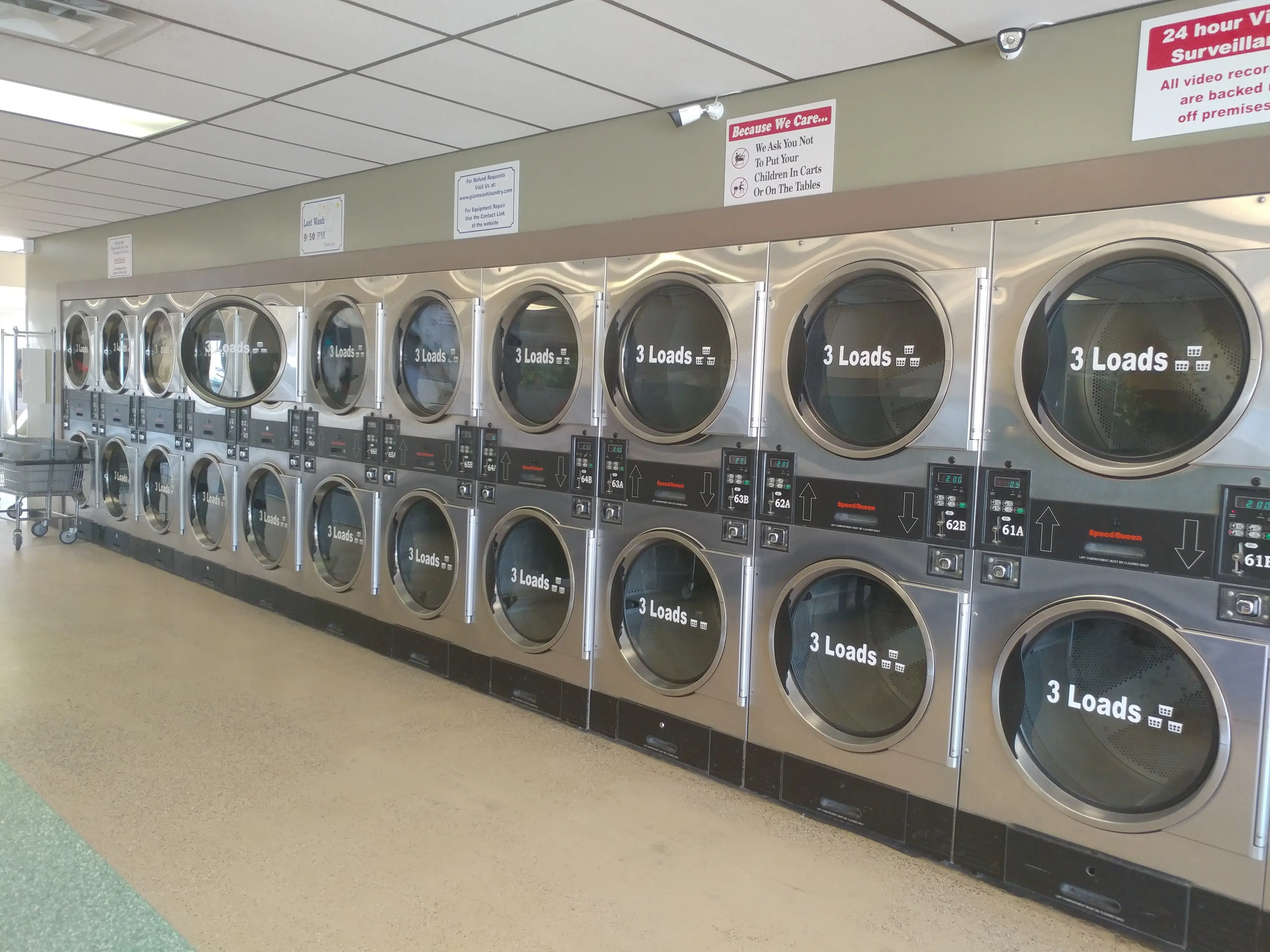 Giant Wash Coin Laundry - Image 3