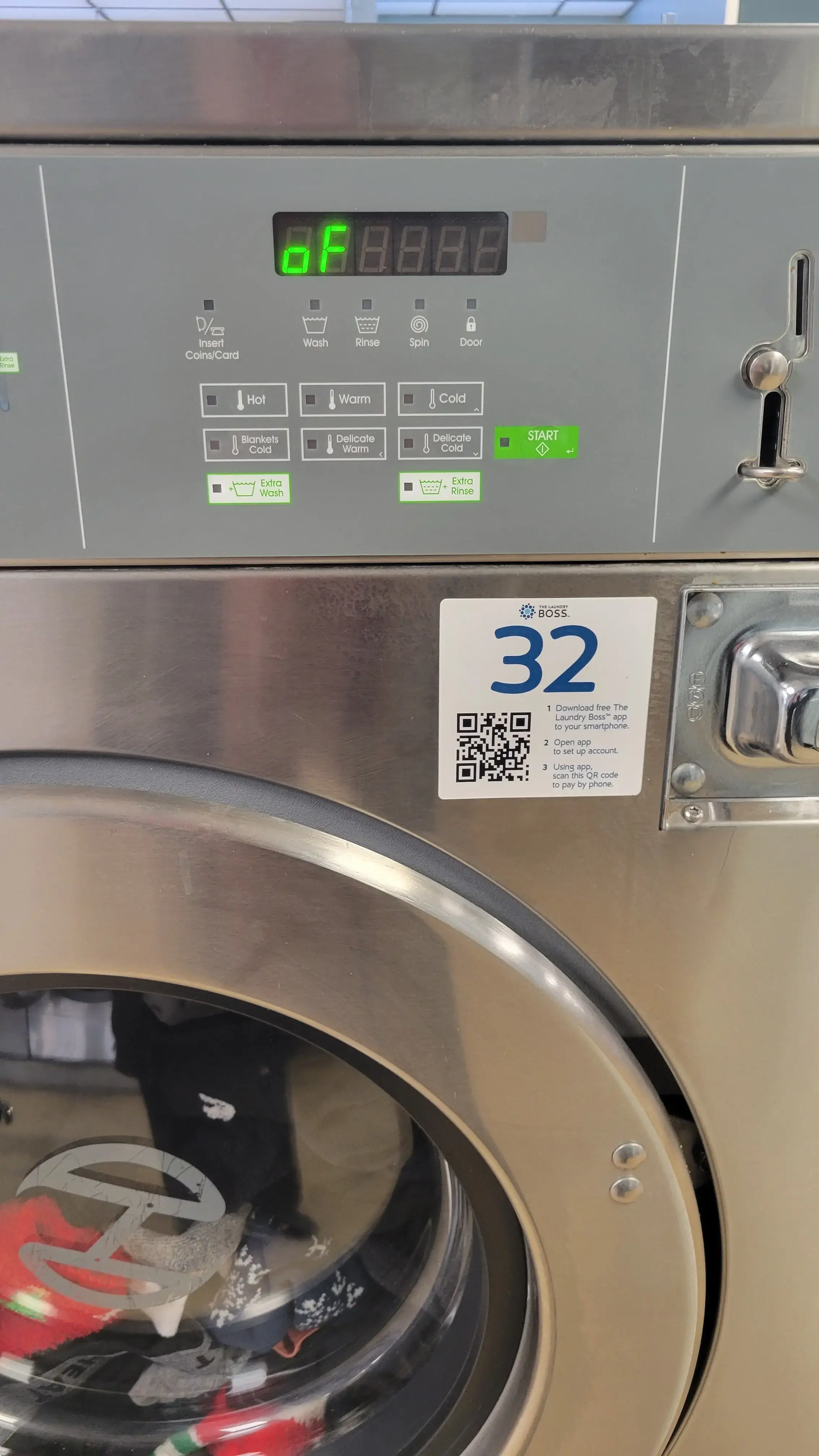Giant Wash Coin Laundry - Image 19