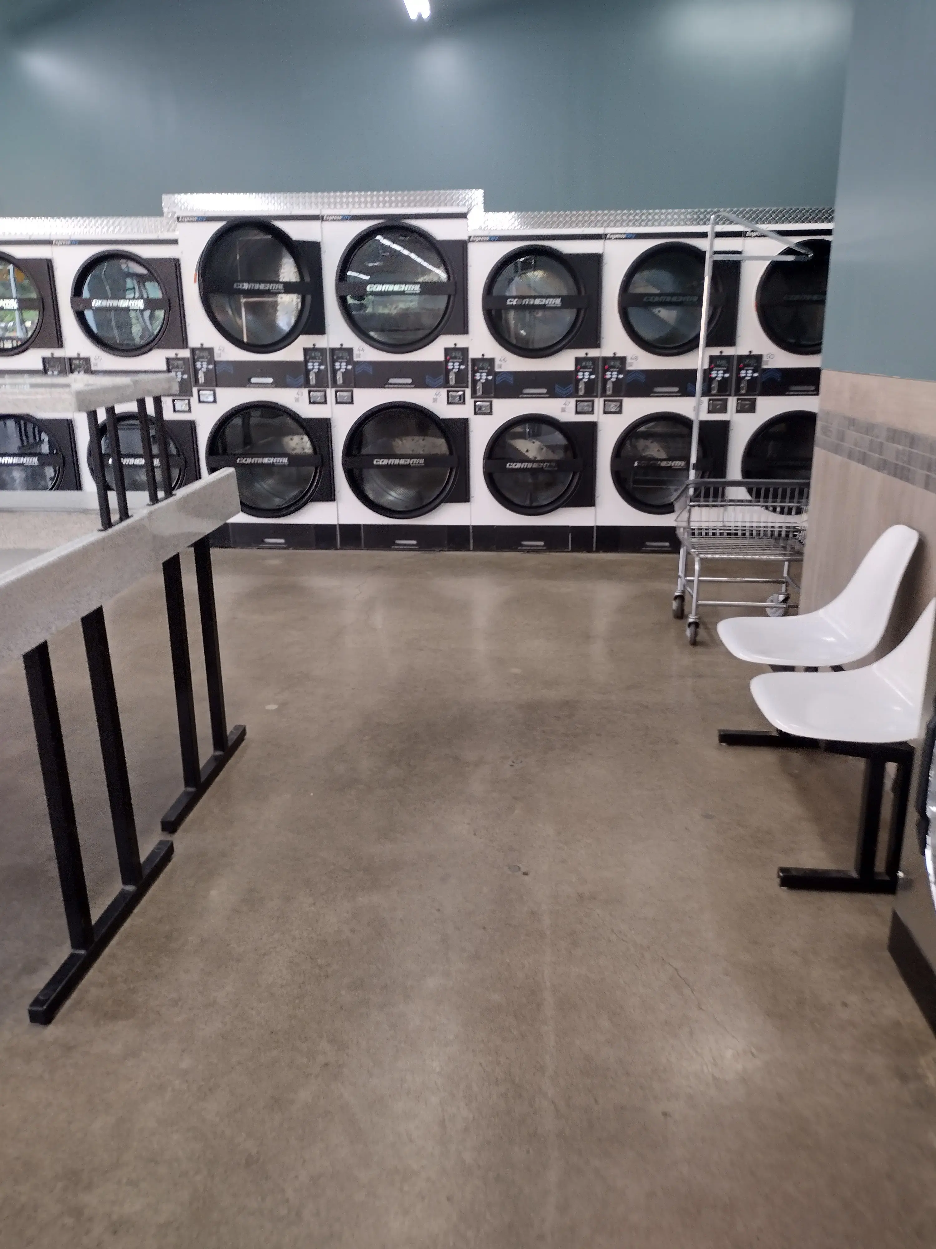 Giant Wash Skyline Cleaners - Image 1