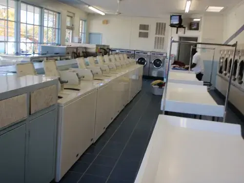 Gibsonville Laundry Land Laundromat - Image 2