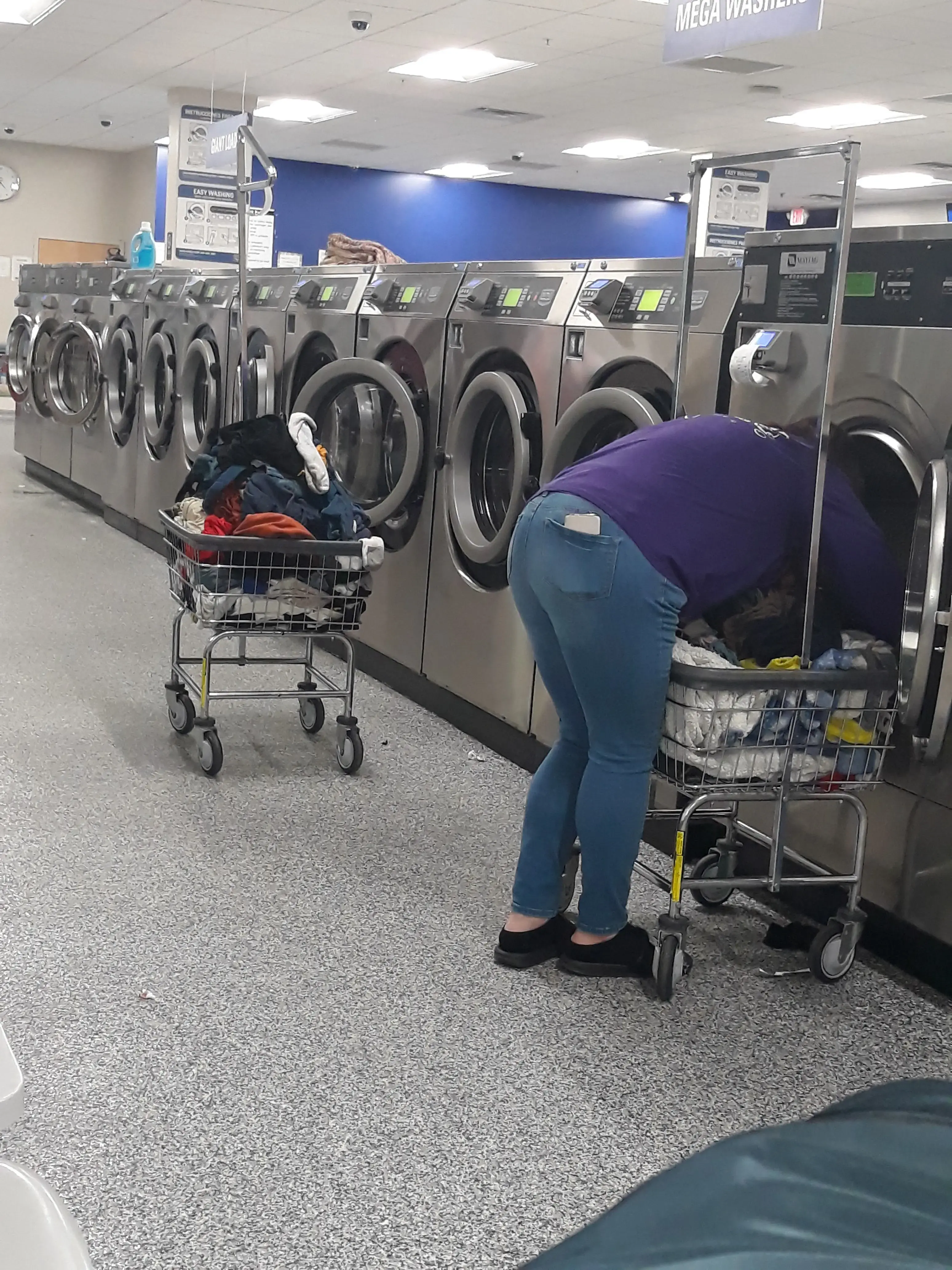 GIGI'S LAUNDROMAT thumbnail 14