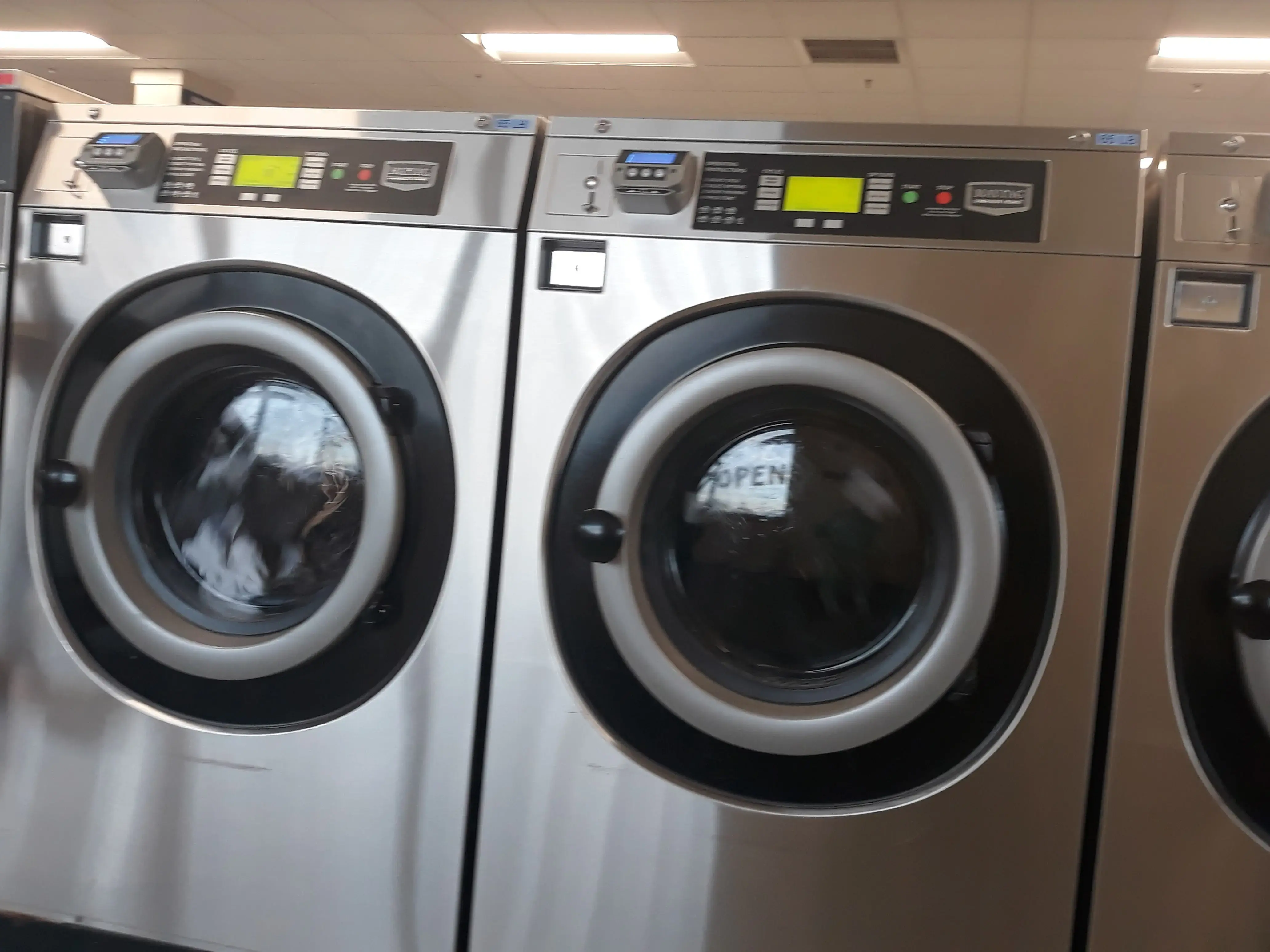 GIGI'S LAUNDROMAT thumbnail 13