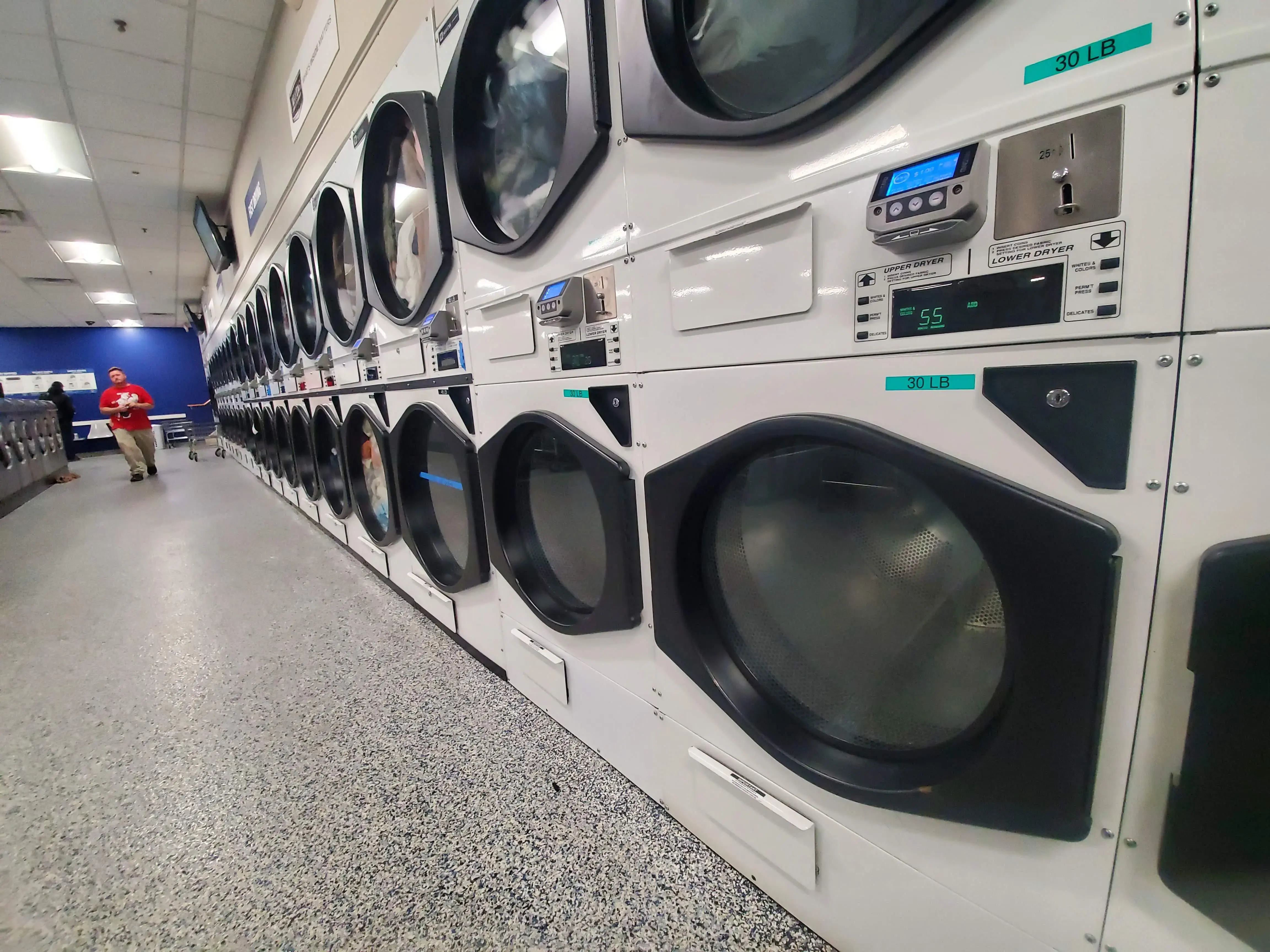 GIGI'S LAUNDROMAT - Image 1