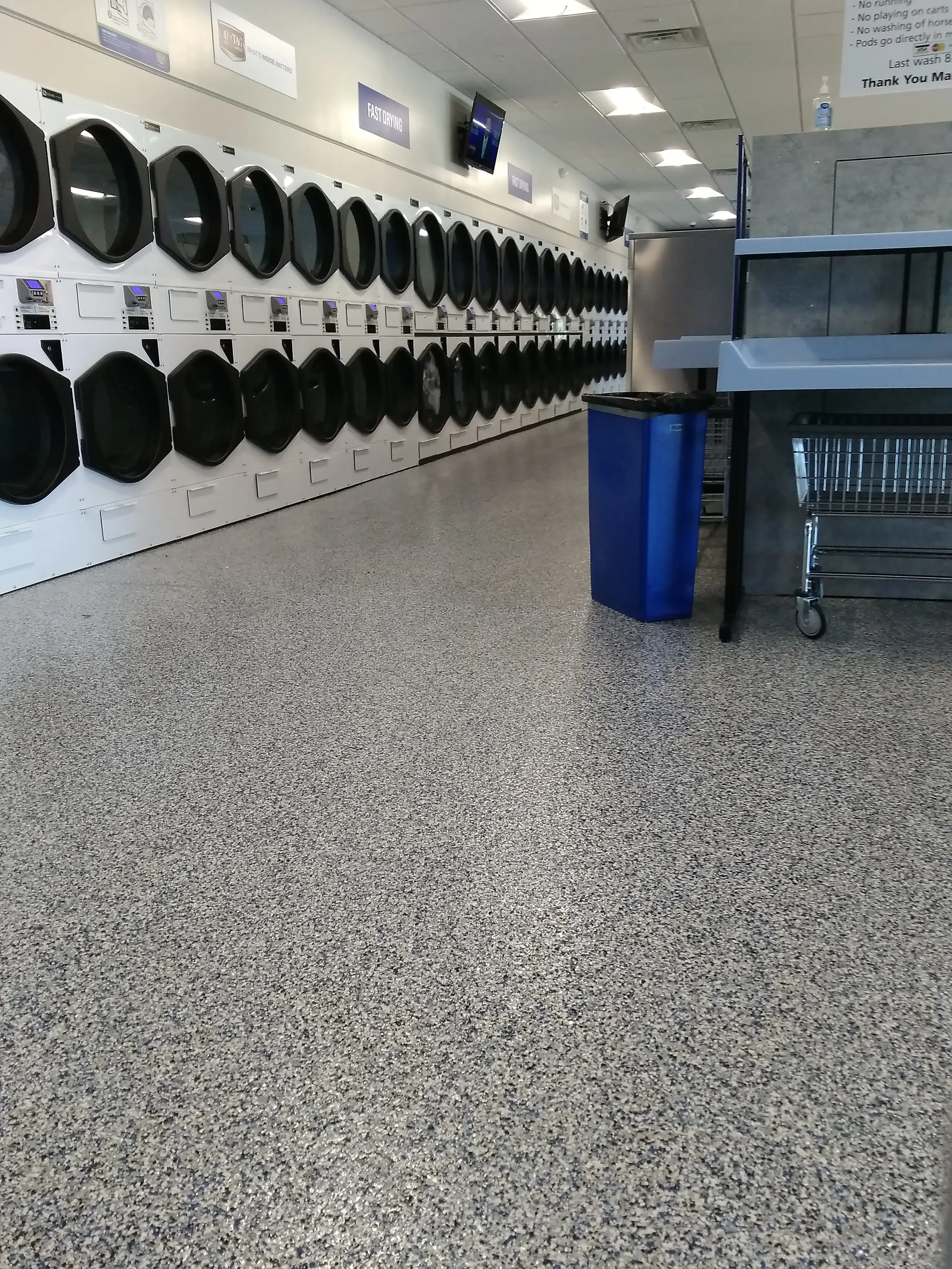 GIGI'S LAUNDROMAT thumbnail 12