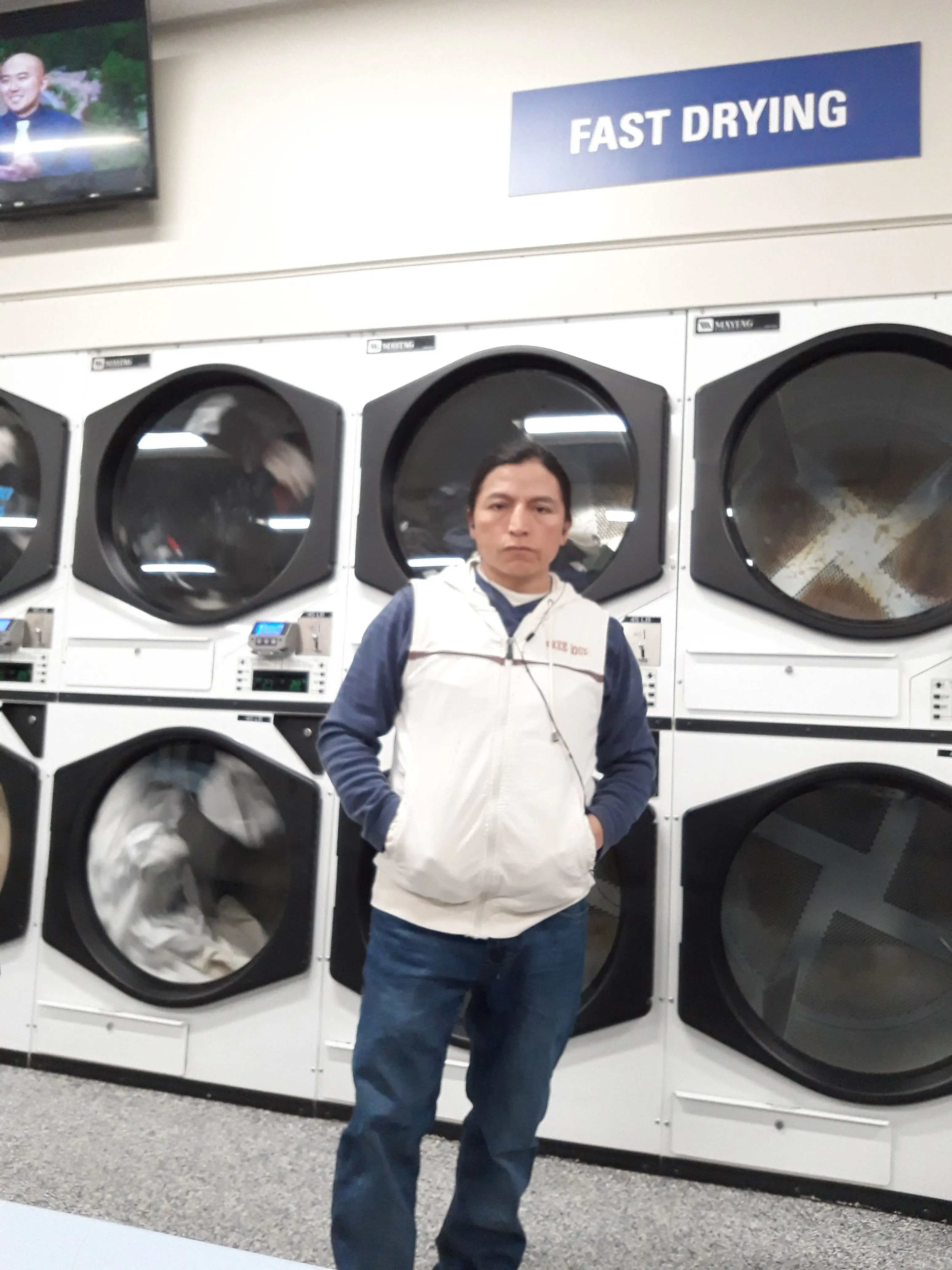 GIGI'S LAUNDROMAT thumbnail 3