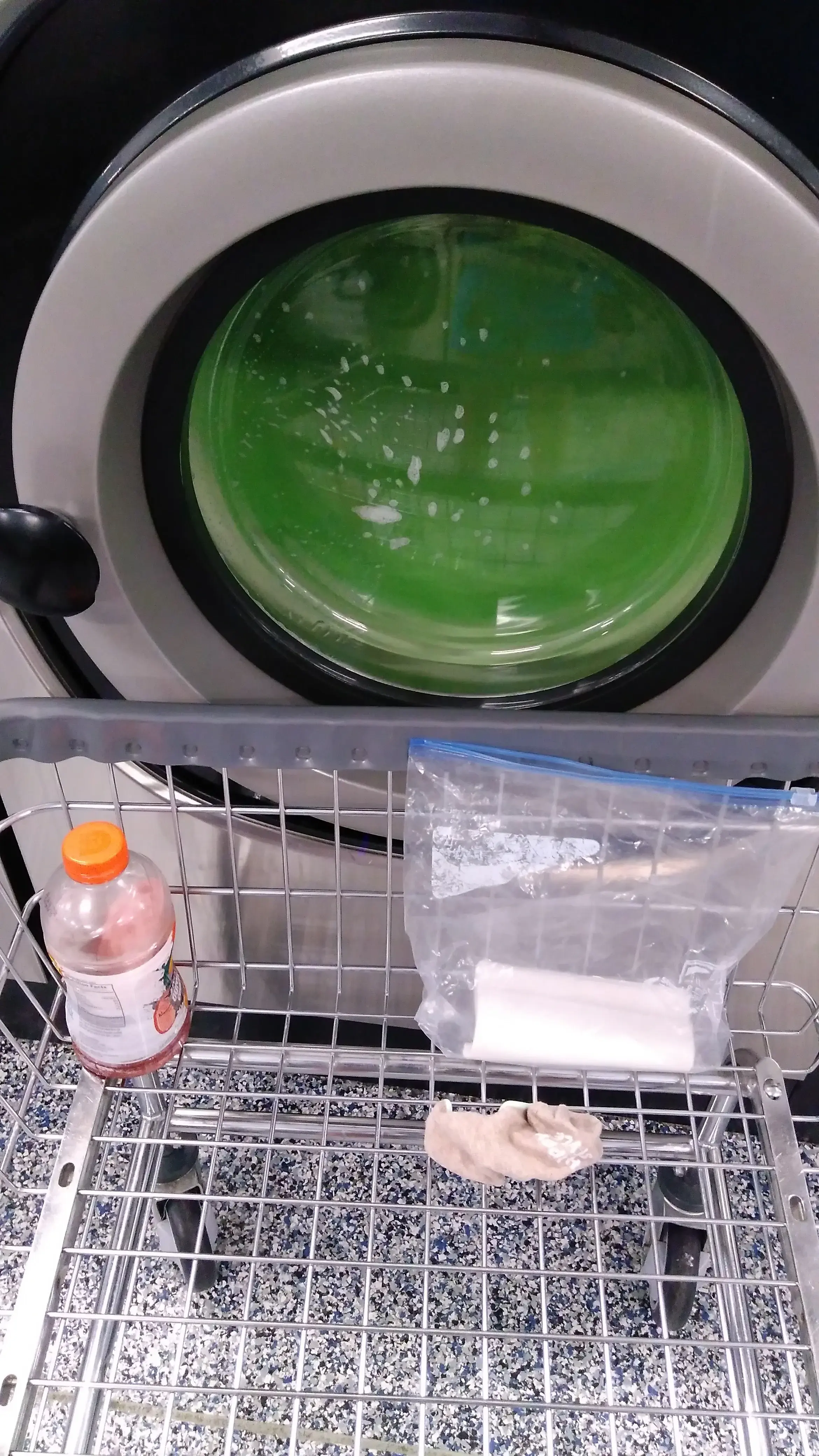 GIGI'S LAUNDROMAT thumbnail 8